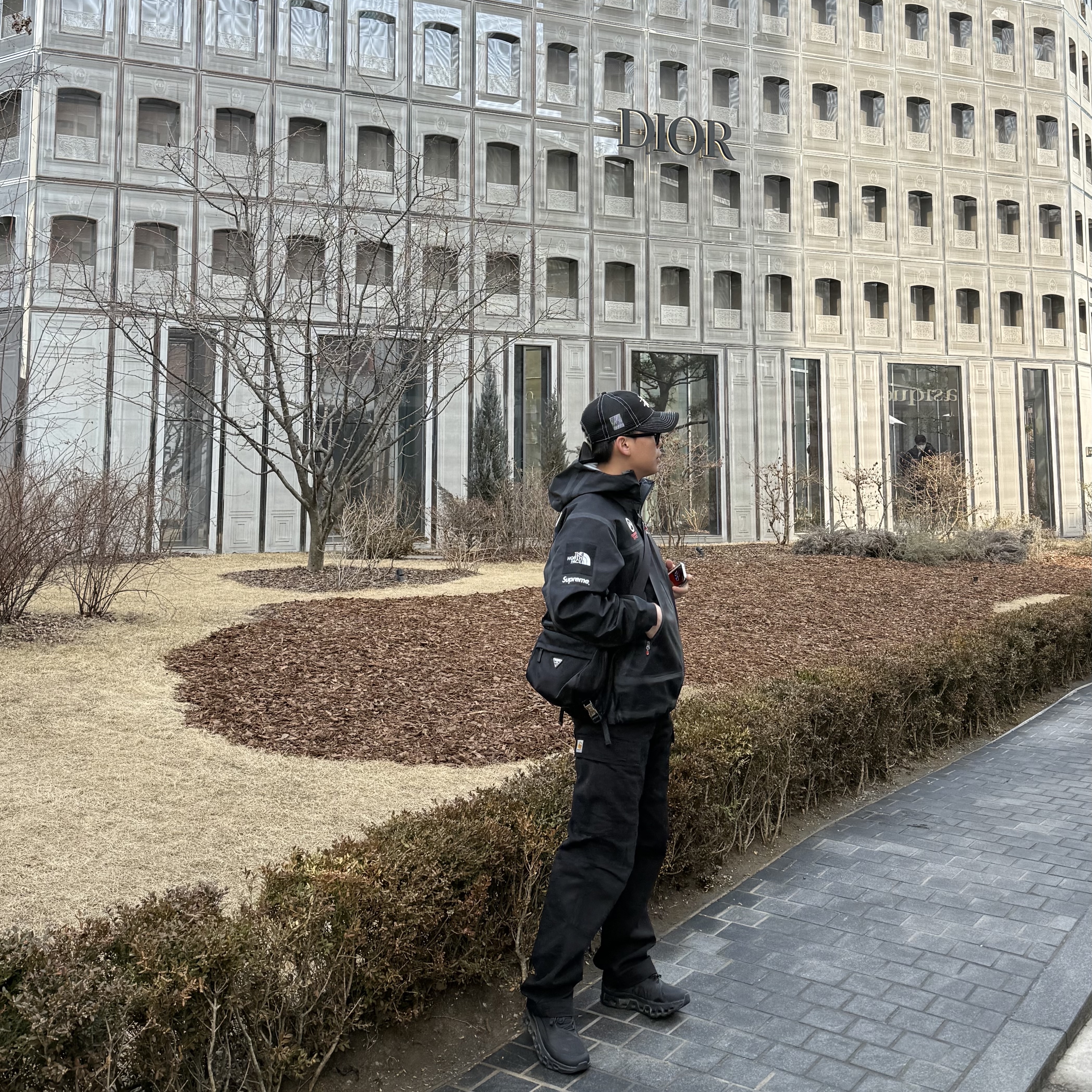 (W) On Running x Post Archive Faction (Paf) Cloudmonster 2 Black Magnet, Supreme x The North Face Split Taped Seam Shell Jacket Black - 24SS 착용 스타일