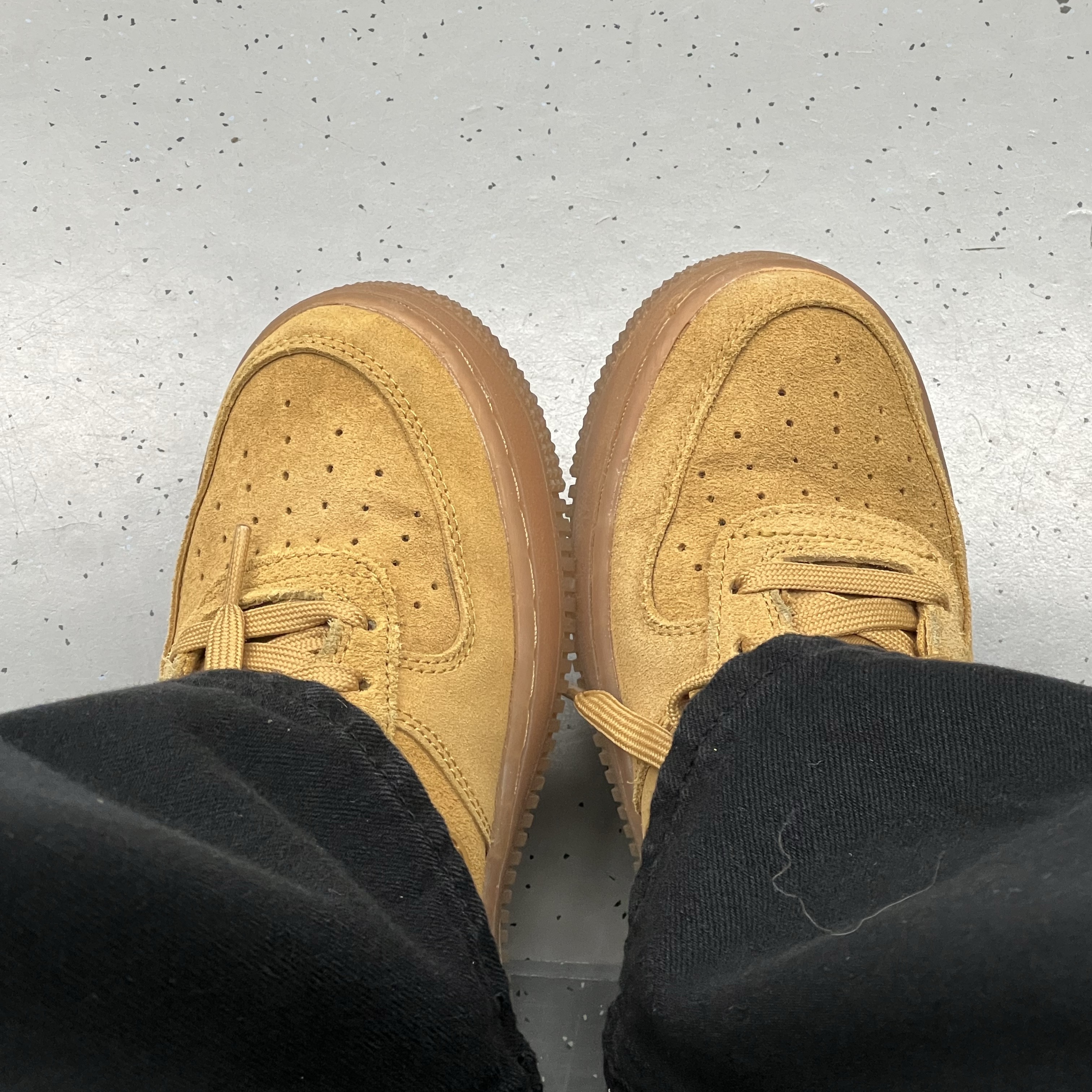 (GS) Nike Air Force 1 LV8 3 Wheat 착용 스타일