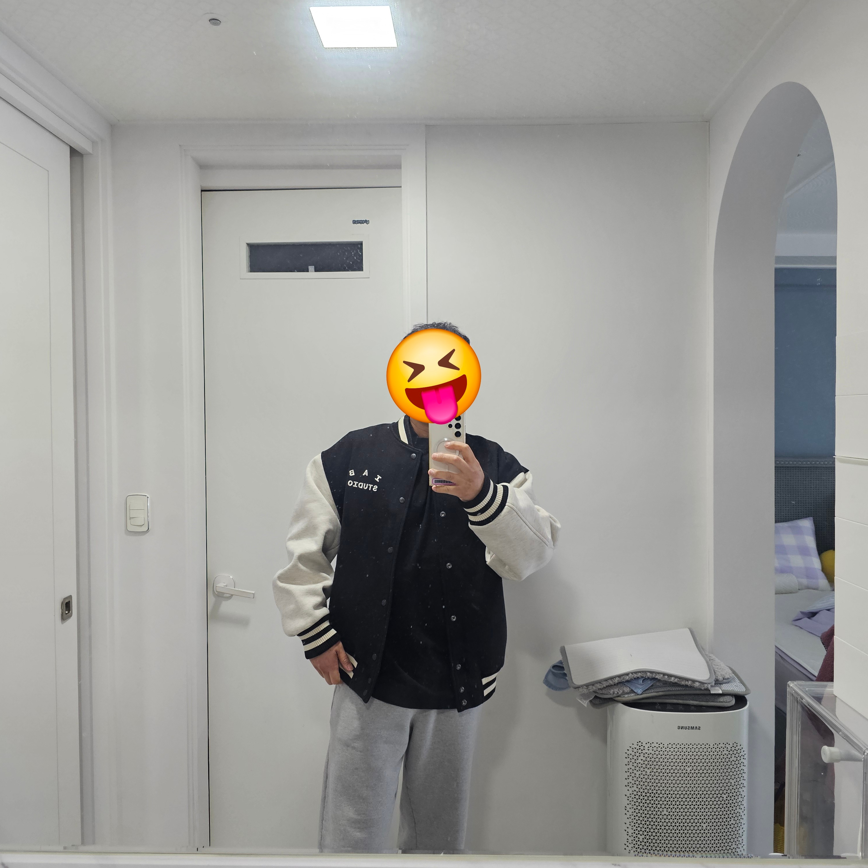 IAB Studio Stadium Jacket Black Ivory 착용 스타일