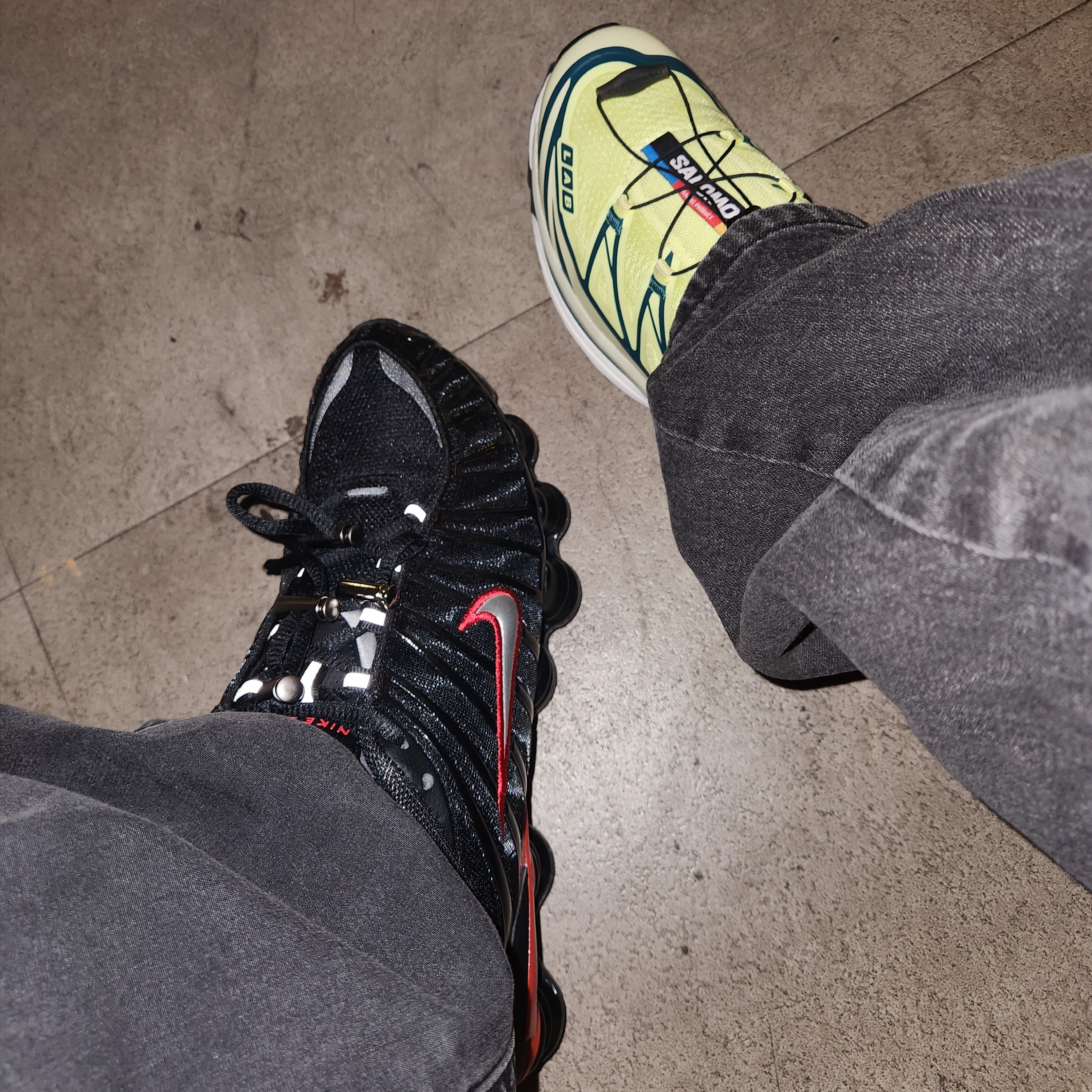 Nike Shox TL Black University Red 착용 스타일