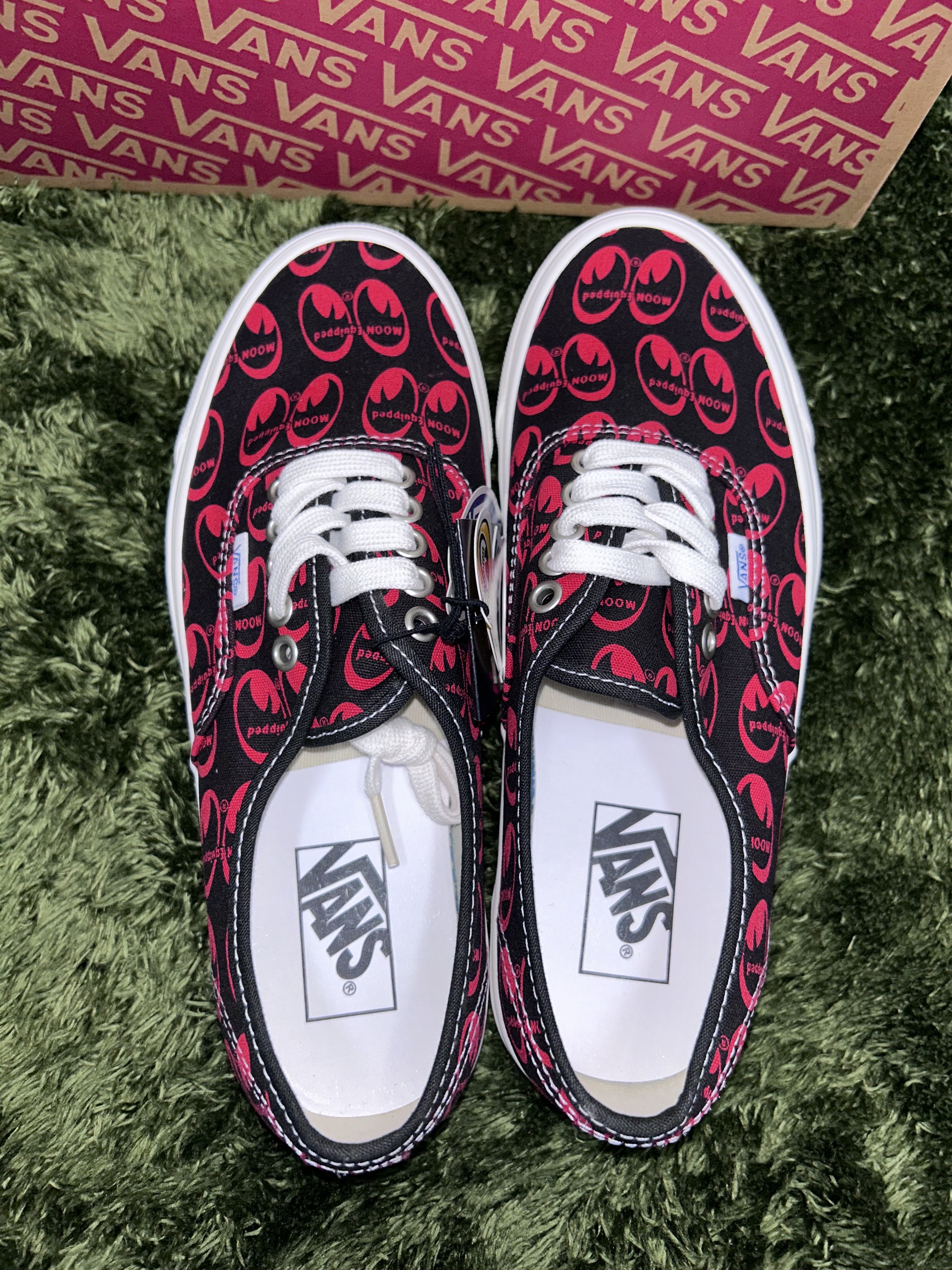 Vans x Mooneyes Authentic 44 DX Anaheim Factory Red 착용 스타일 - 3