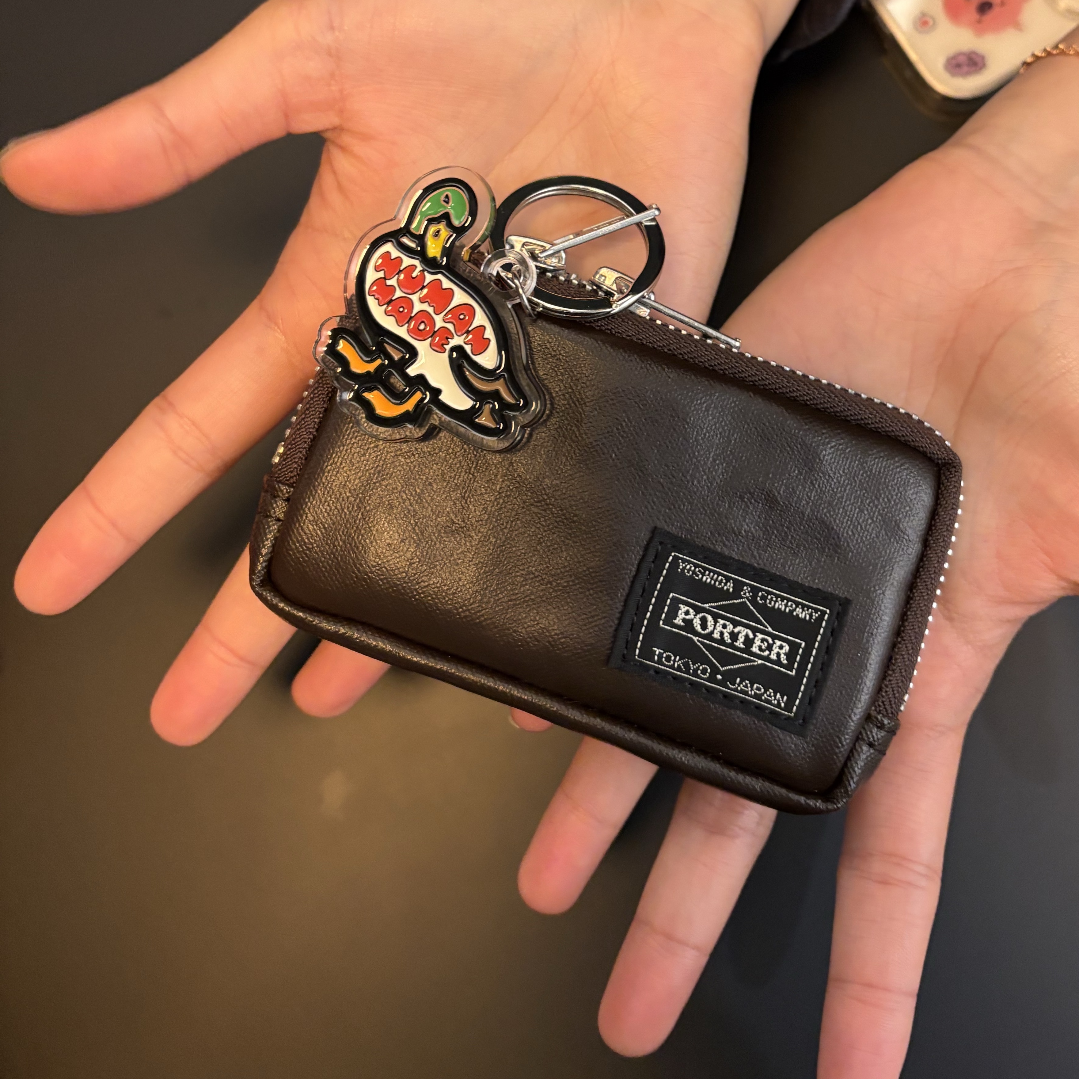 Porter Freestyle Multi Coin Case Brown, Human Made Animal Keychain Green 착용 스타일