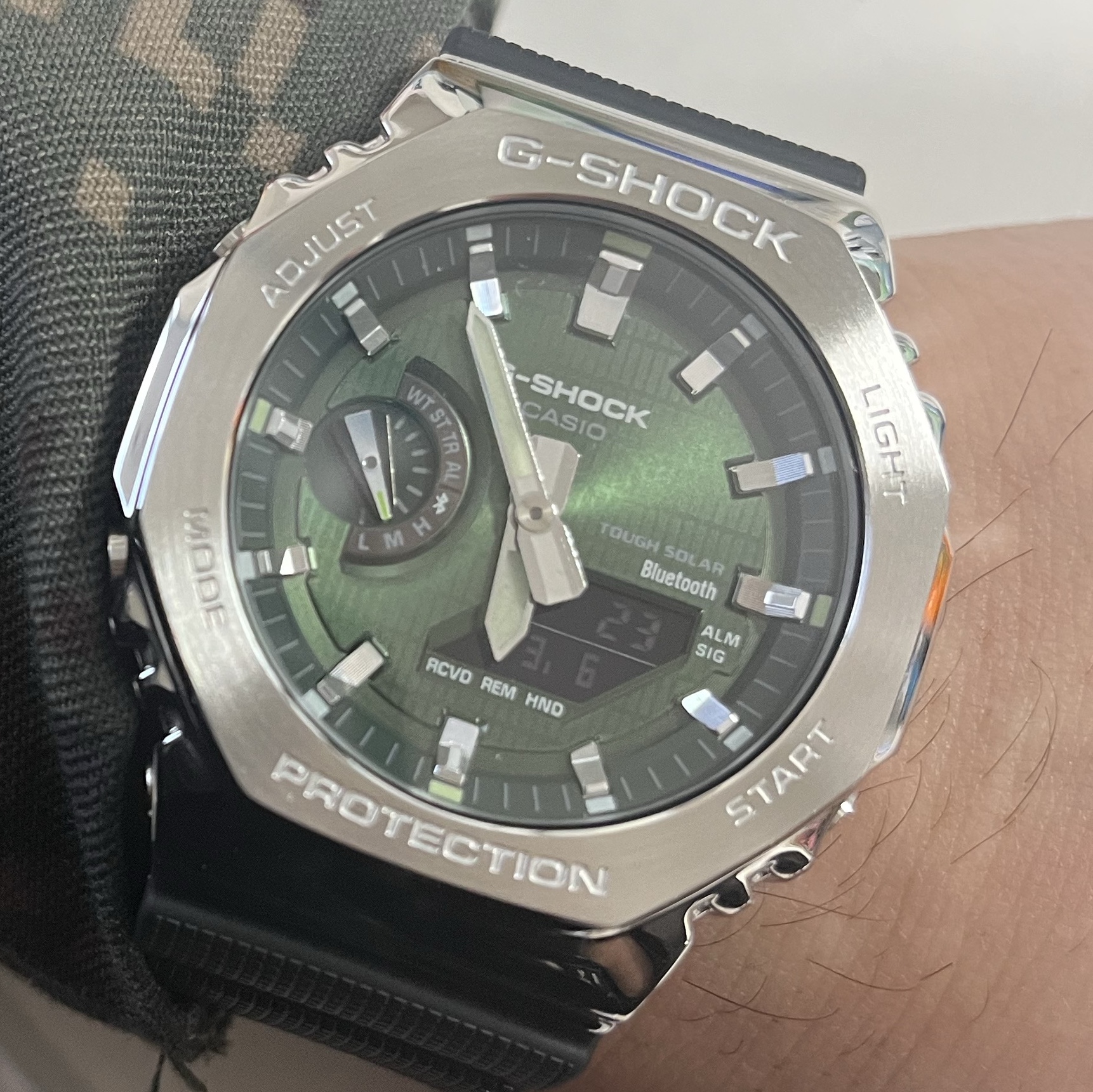 Casio G-Shock GBM-2100A-1A3DR 착용 스타일