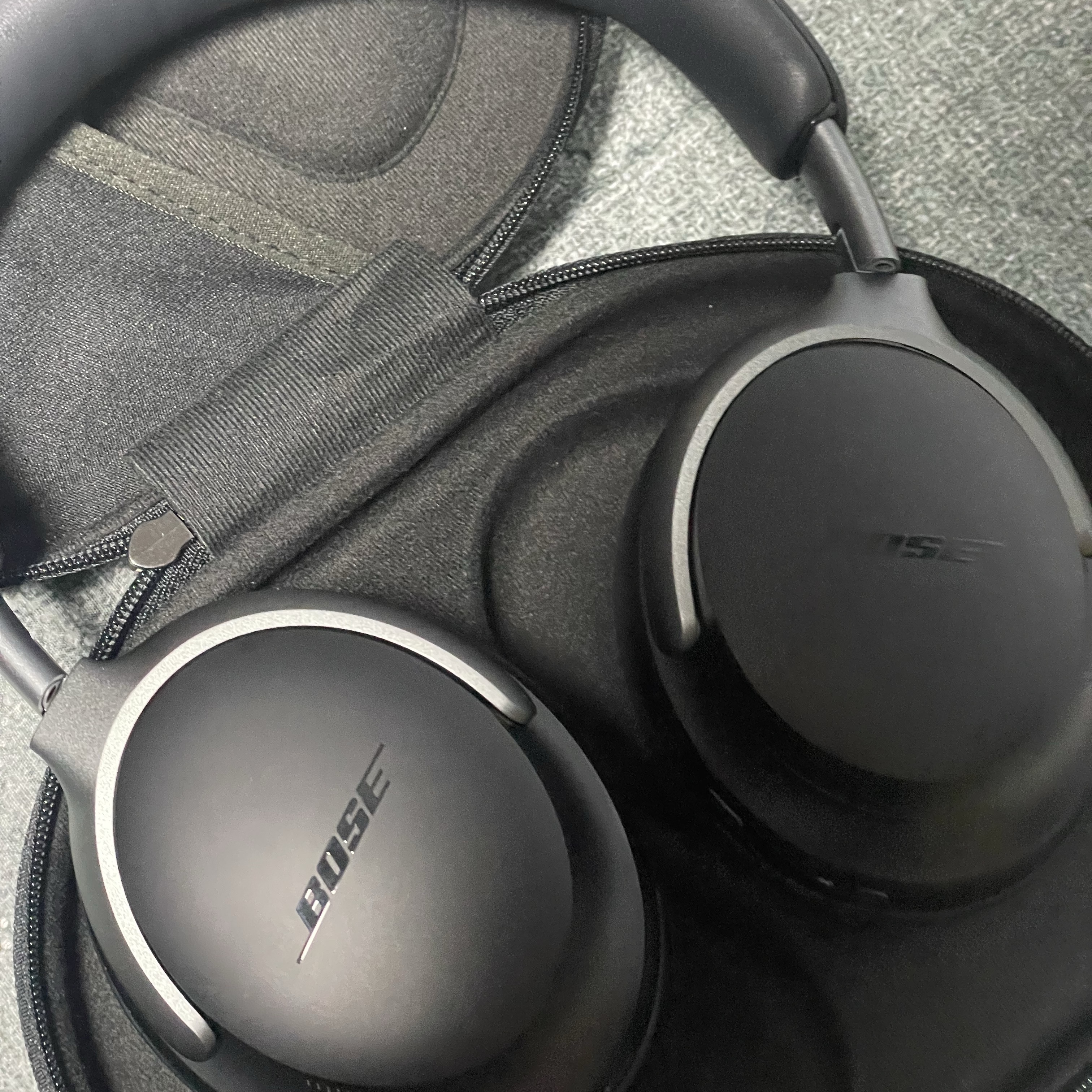 BOSE QC Ultra Black (Korean Ver.) 착용 스타일