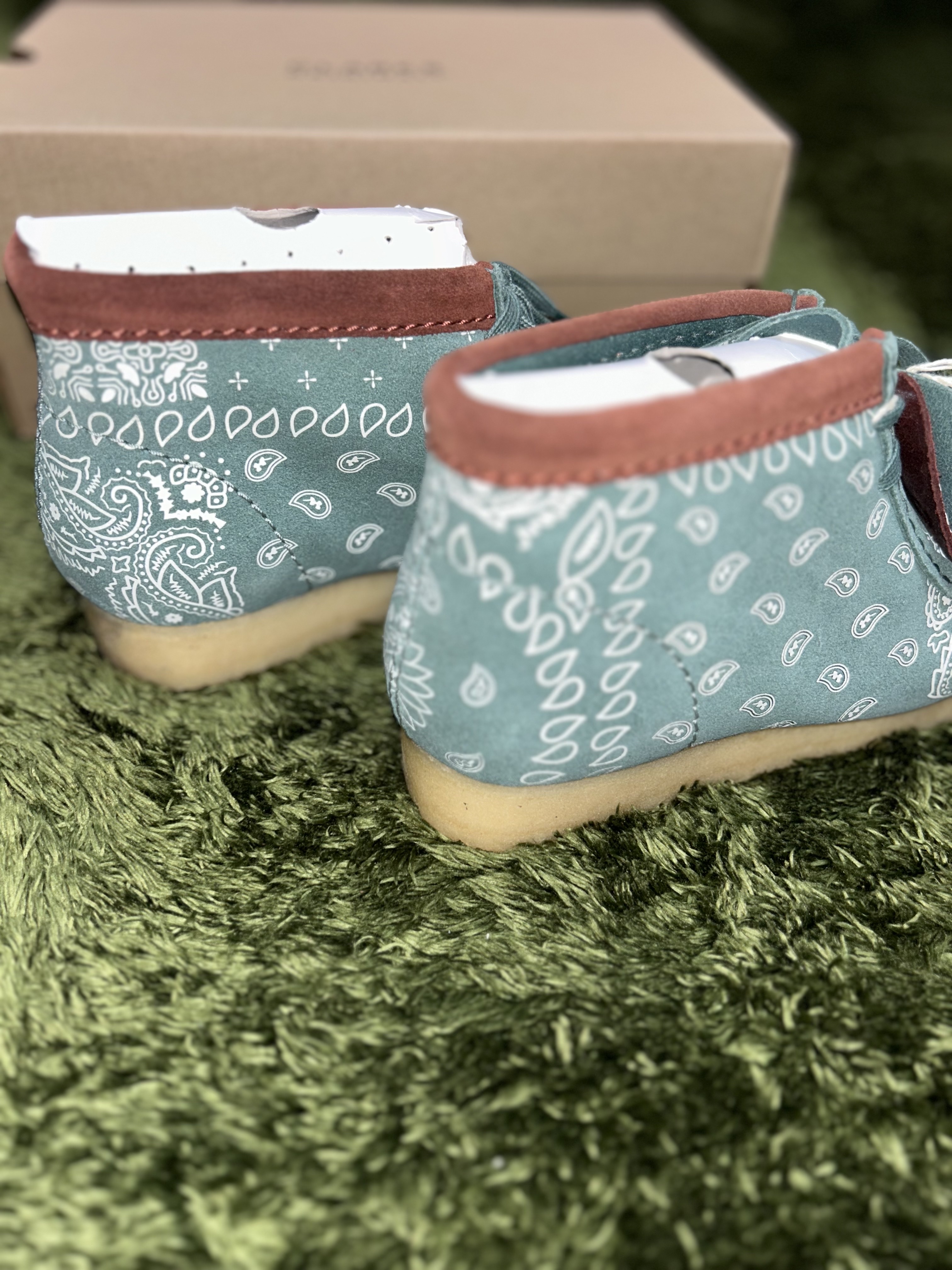 Clarks Wallabee Boot Green Paisley 착용 스타일 - 6