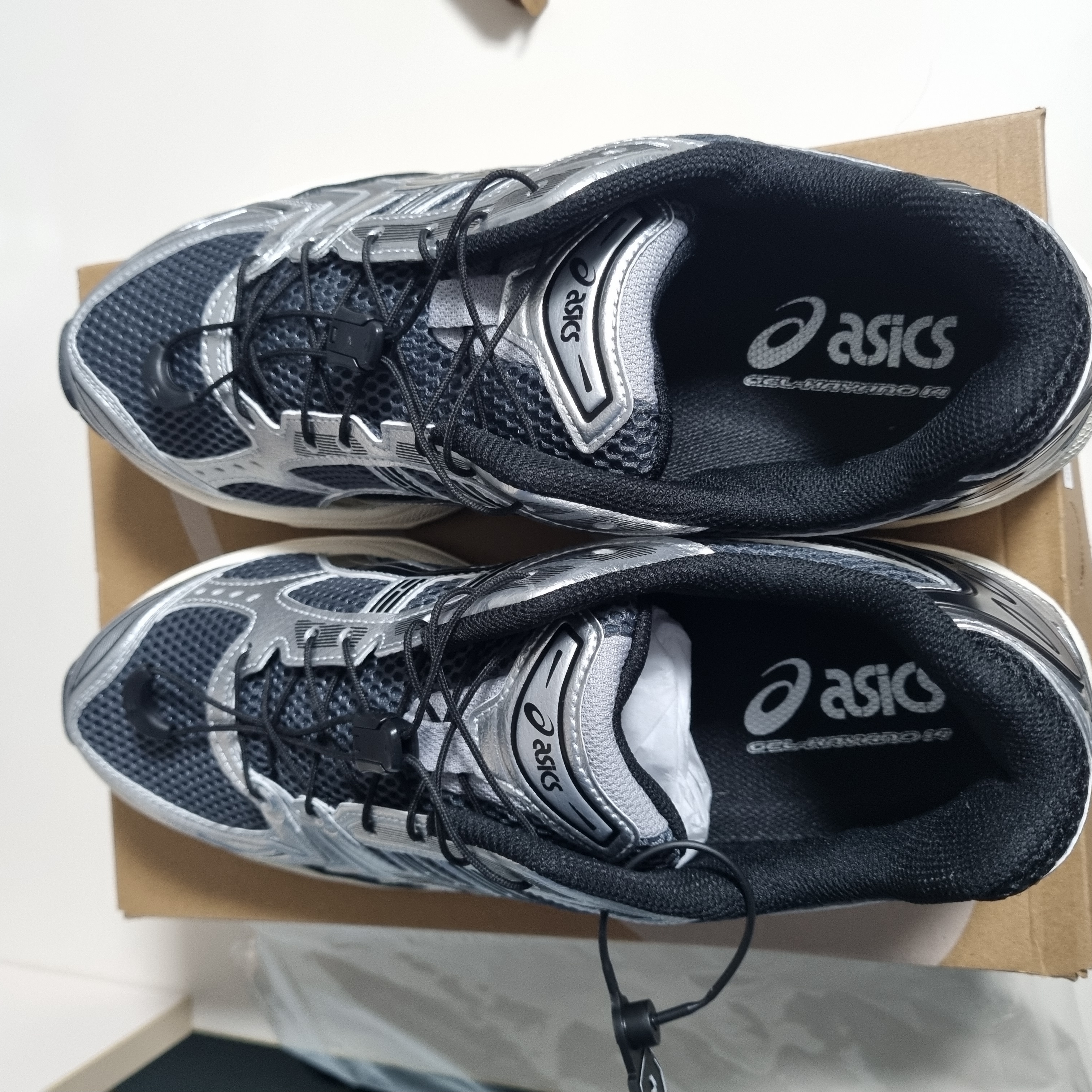 Asics Unlimited Gel-Kayano 14 Carrier Grey Black 착용 스타일