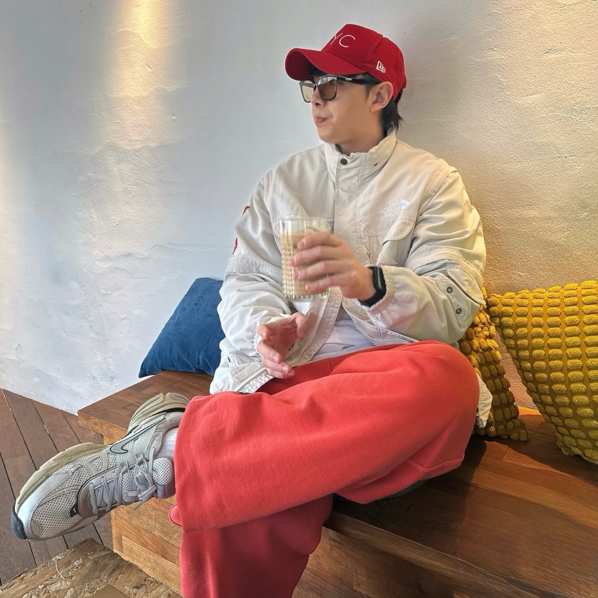Supreme x The North Face Trekking Convertible Jacket Stone - 22SS, Nike x Stussy Pigment Dyed Fleece Pants Habanero Red (FJ9157-642) 착용 스타일