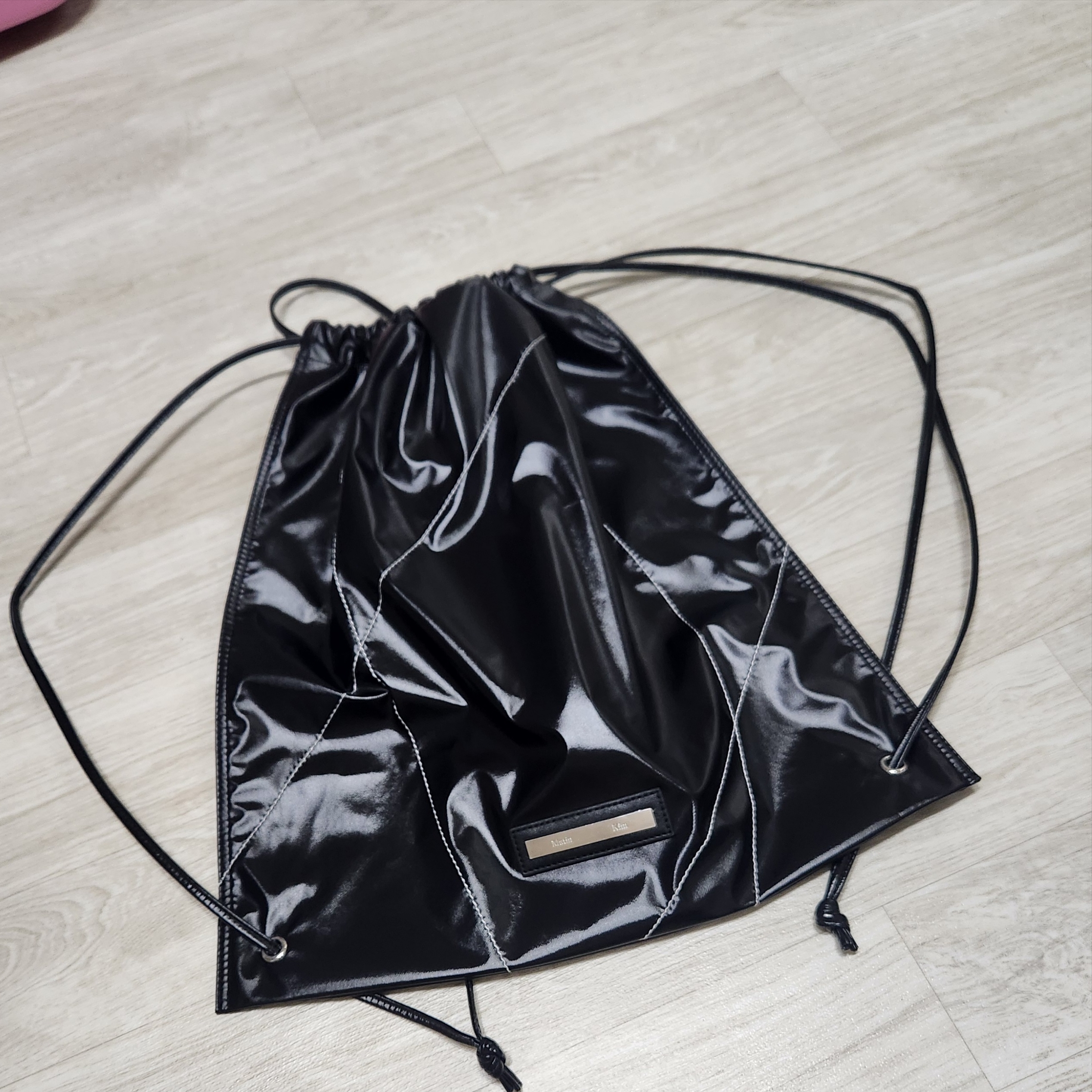 Matin Kim String Coating Backpack Black 착용 스타일
