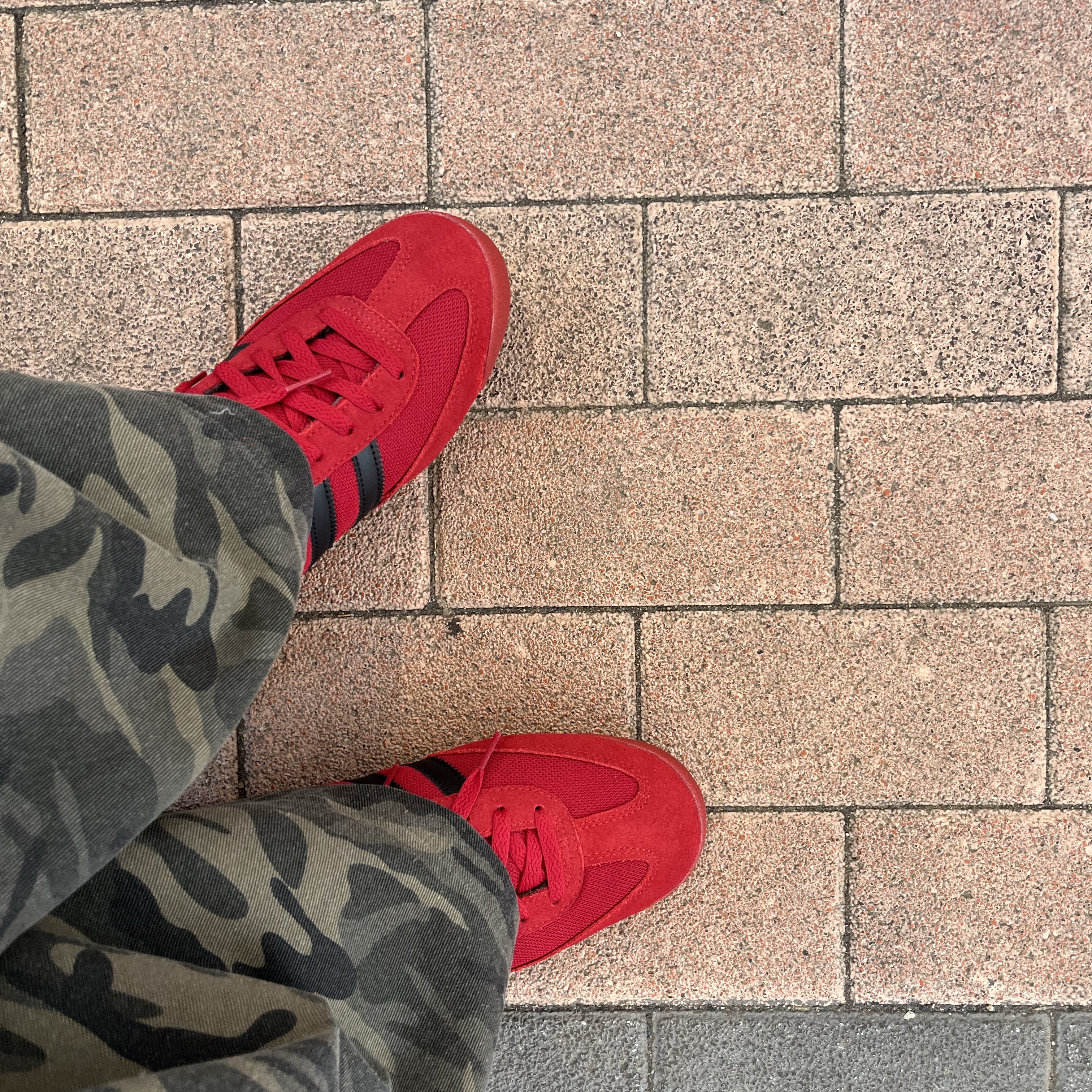 Adidas R71 Team Victory Red Core Black 착용 스타일