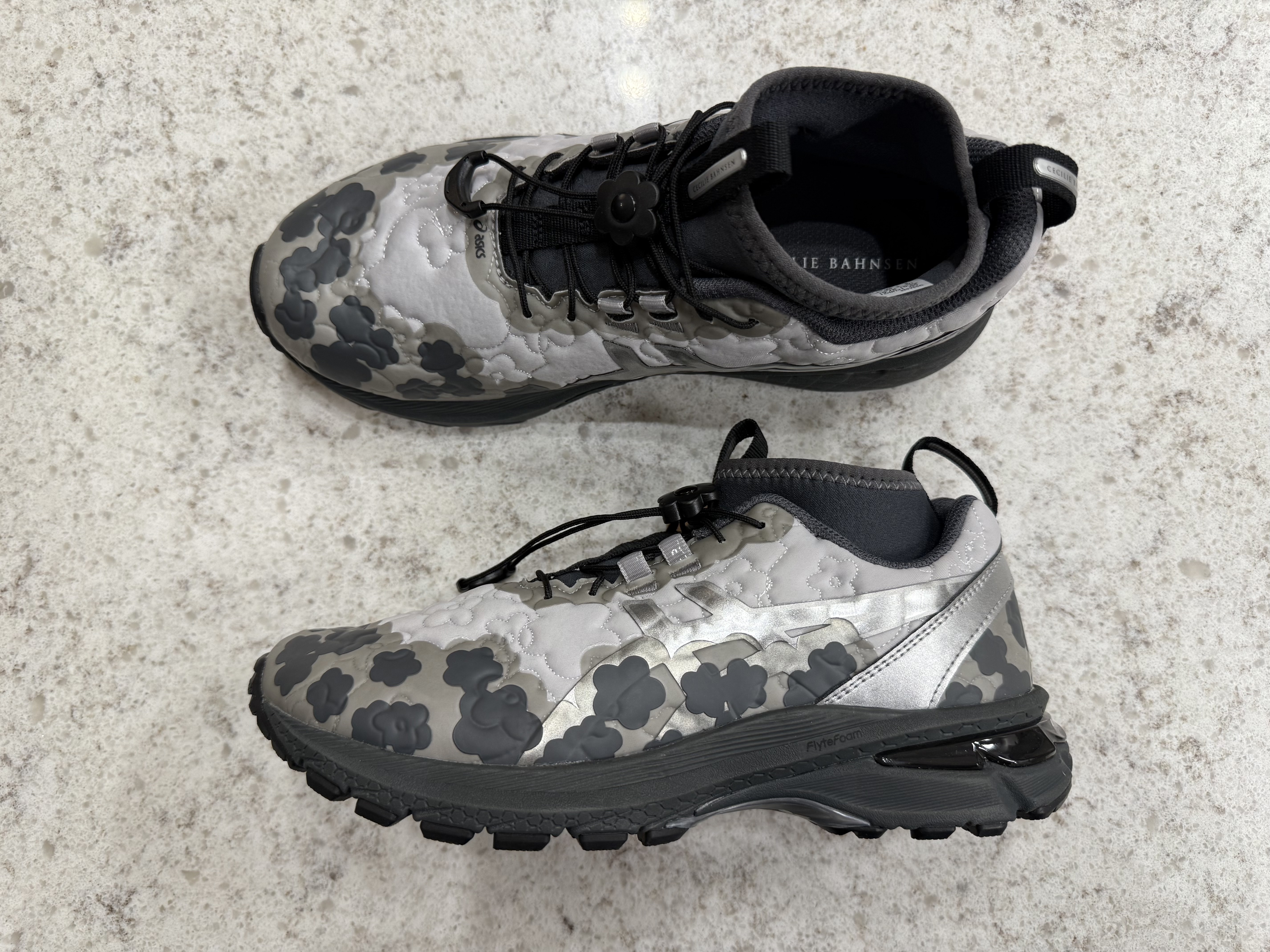 Asics x Cecilie Bahnsen Gel-Terrain MT Pure Silver 착용 스타일 - 4