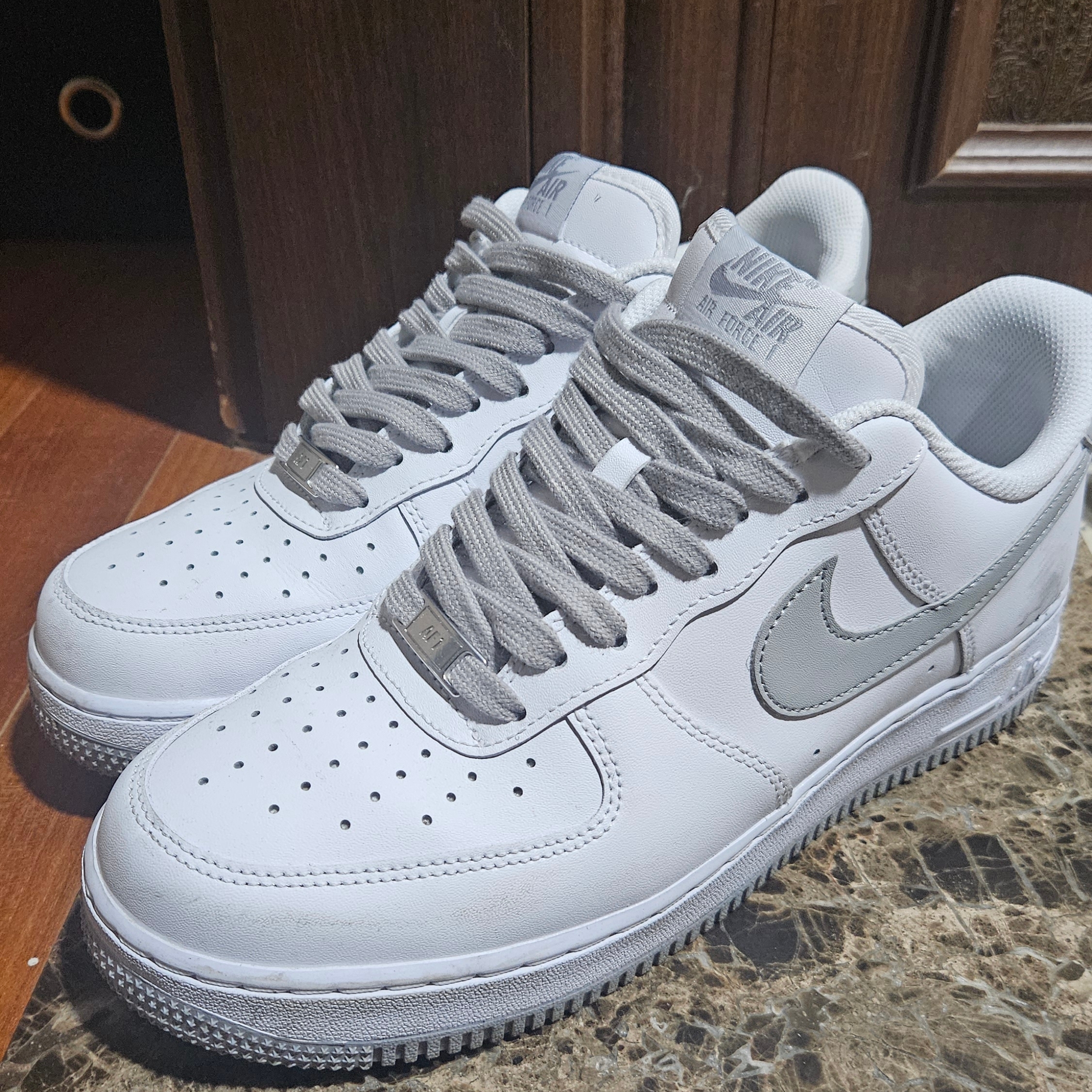 Nike Air Force 1 '07 White Light Smoke Grey 착용 스타일