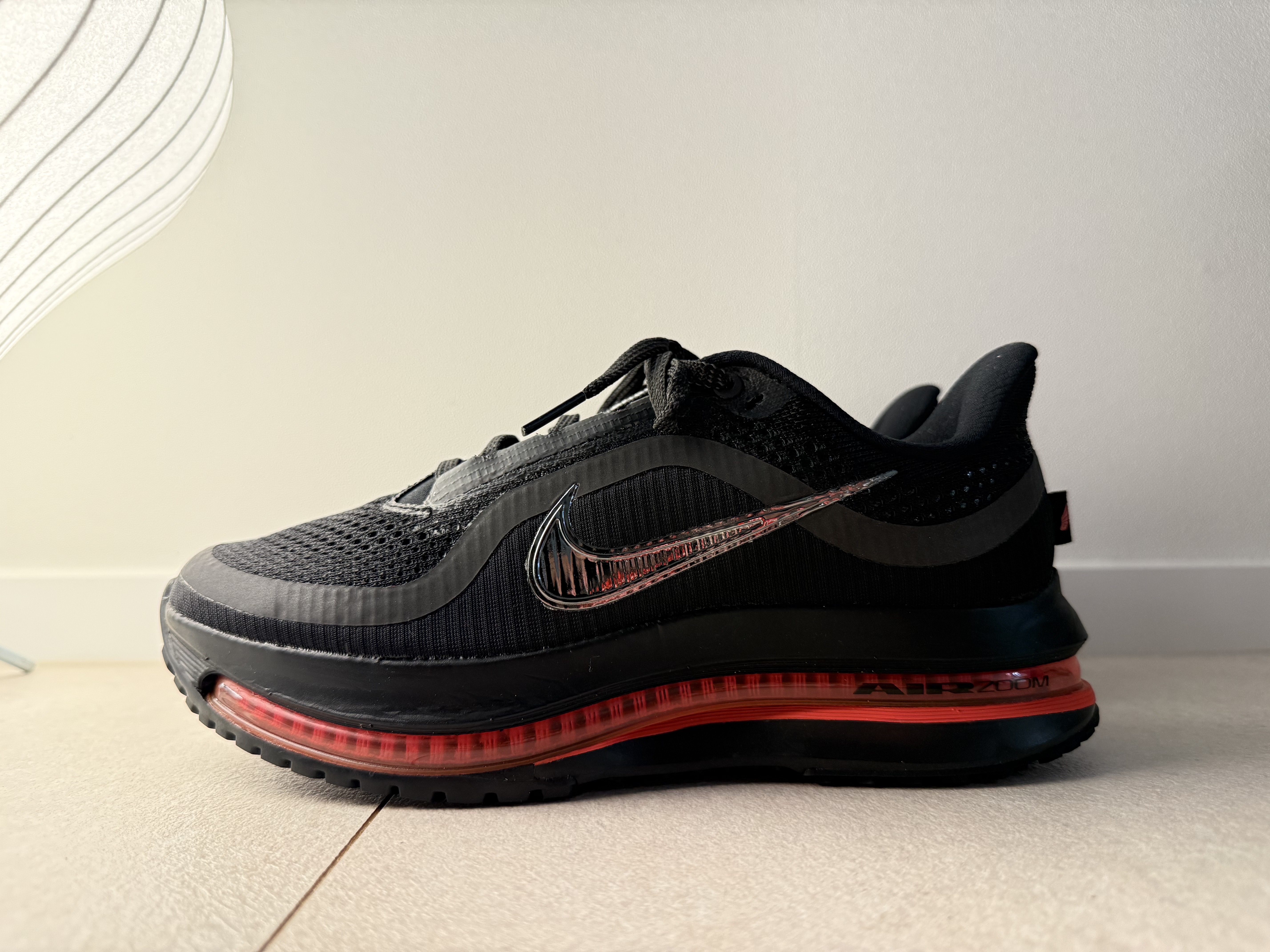 (W) Nike Pegasus Premium Black Bright Crimson, Nike Pegasus Premium Black Bright Crimson 착용 스타일 - 4