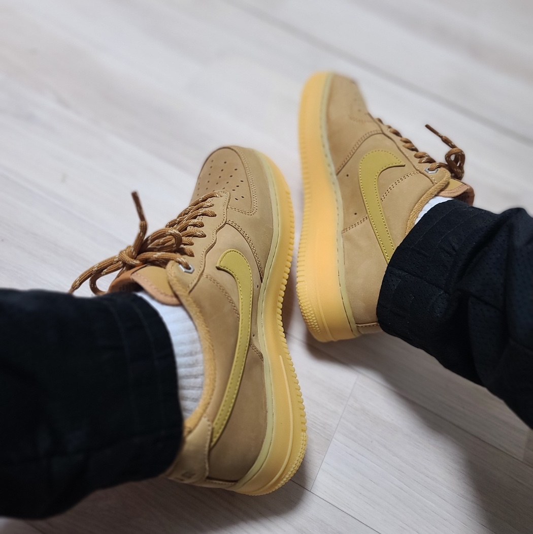 Nike Air Force 1 '07 WB Flax 착용 스타일