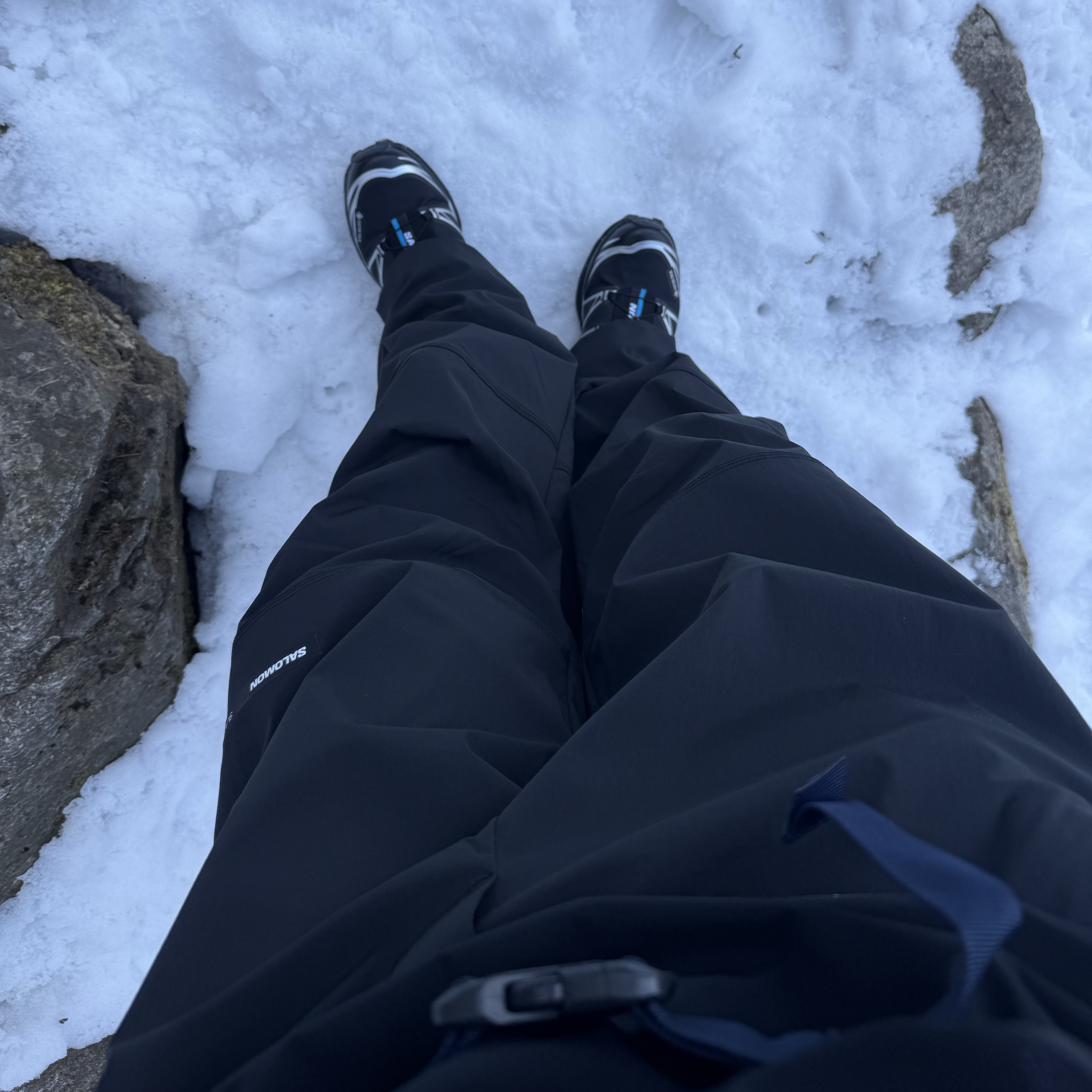 Salomon XT-6 GTX Black Silver, Salomon Trailblazer 20 Surf The Web Black Iris 착용 스타일 - 3