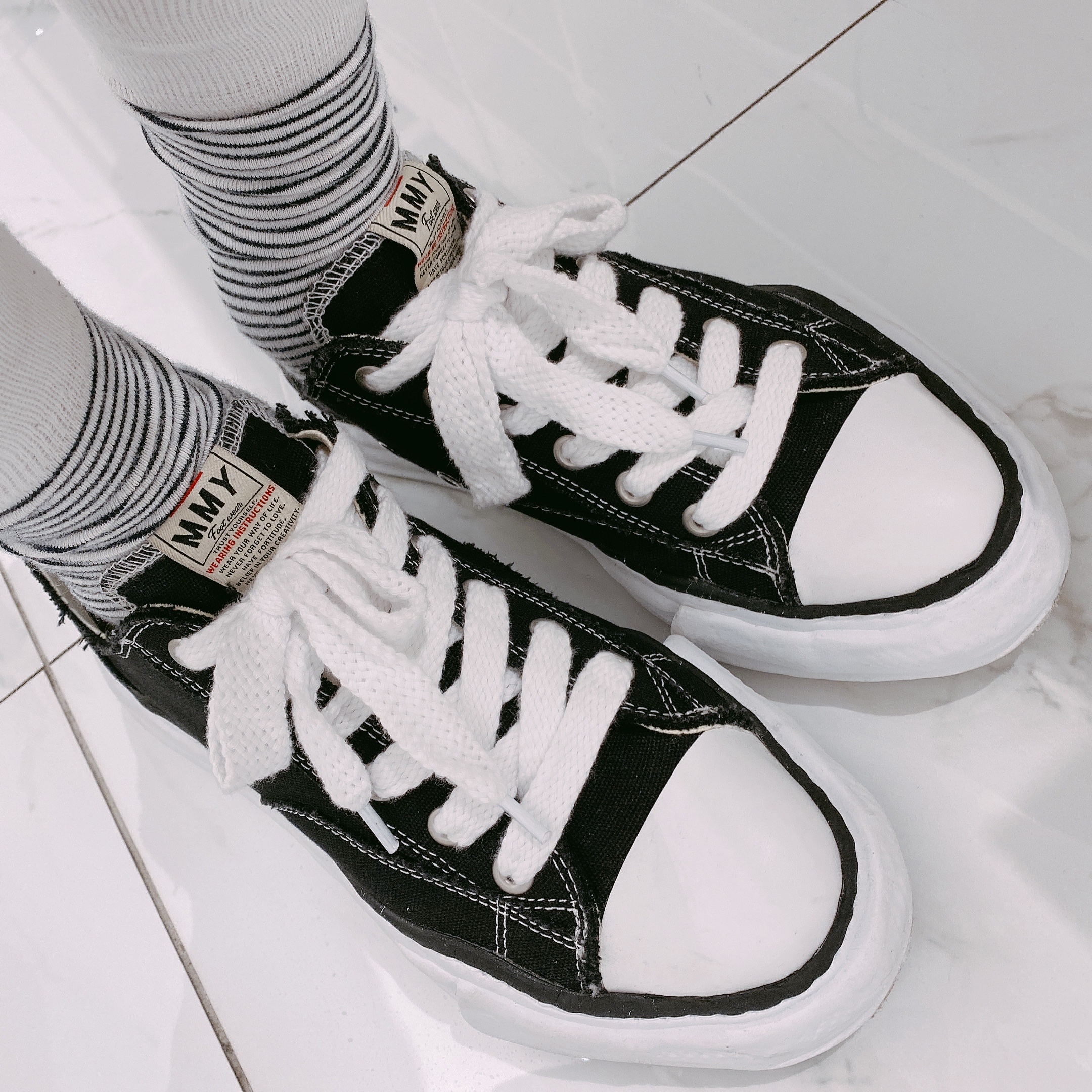 Maison Mihara Yasuhiro Peterson23 OG Sole Canvas Low-top Sneakers Black 착용 스타일