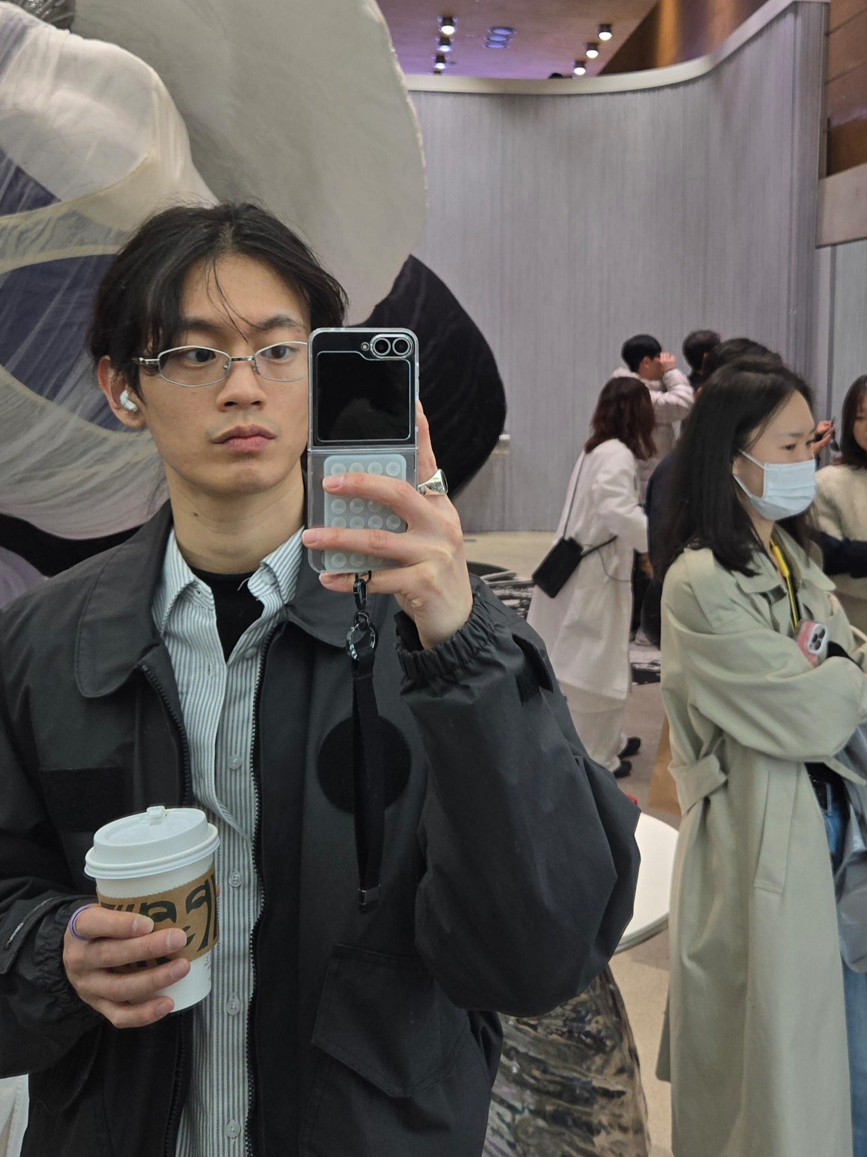 젠틀 몬스터 x 메종 마르지엘라 MM218 실버 클리어 착용 스타일