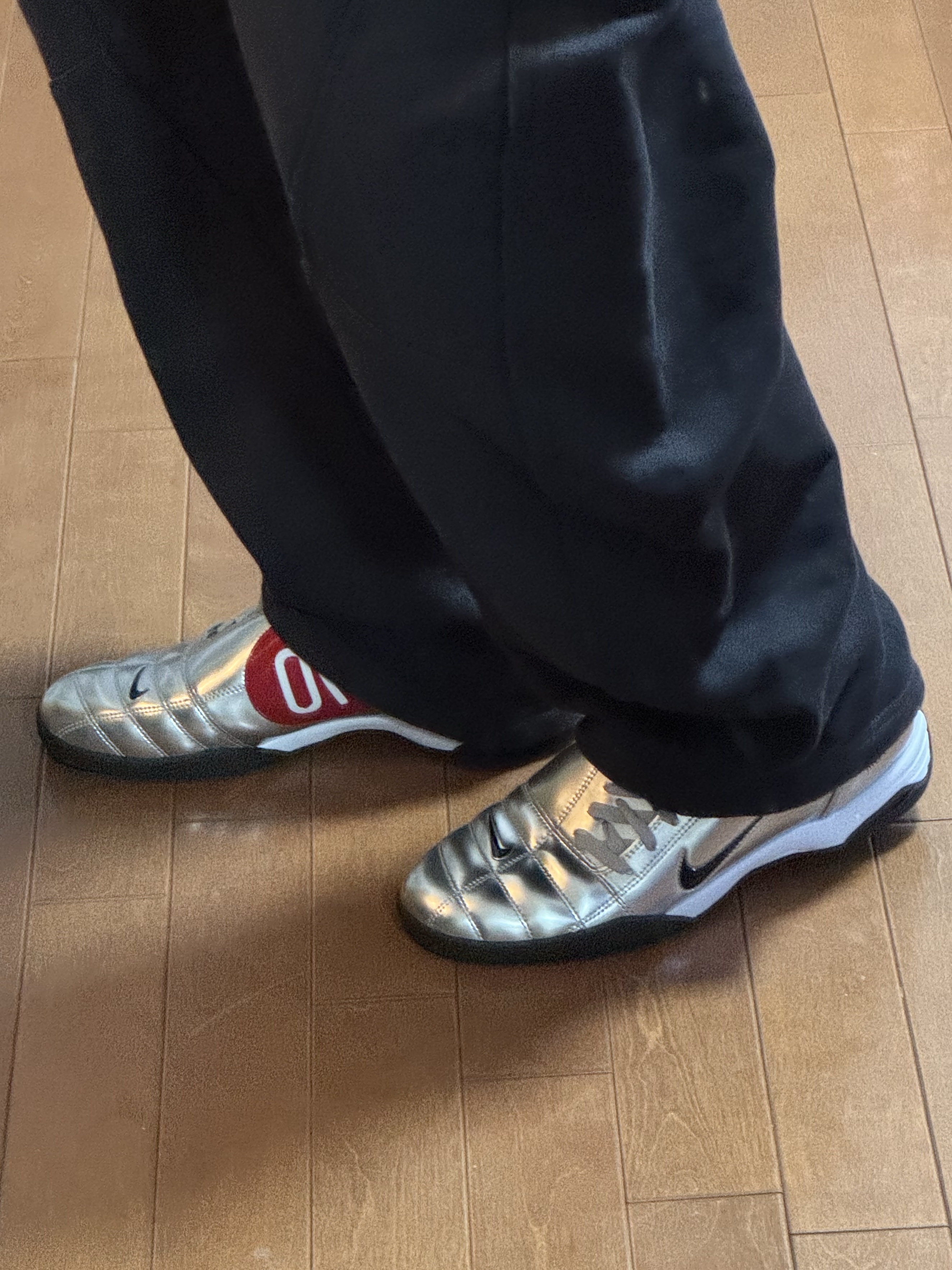 Nike Total 90 III SP Metallic Silver and Black 착용 스타일 - 1