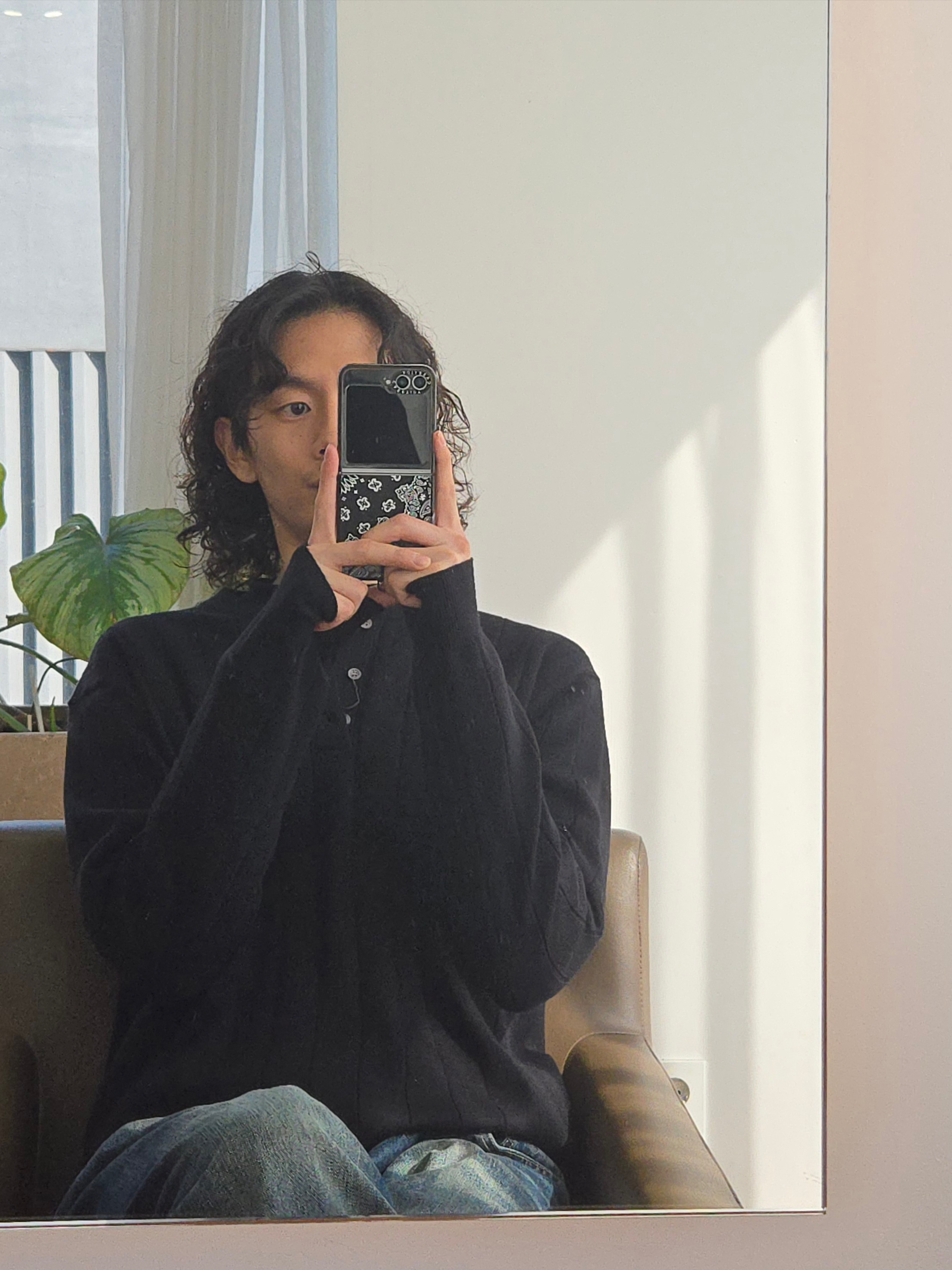 Cost per Kilo Raglan Sleeves Scarn Knit Black 착용 스타일