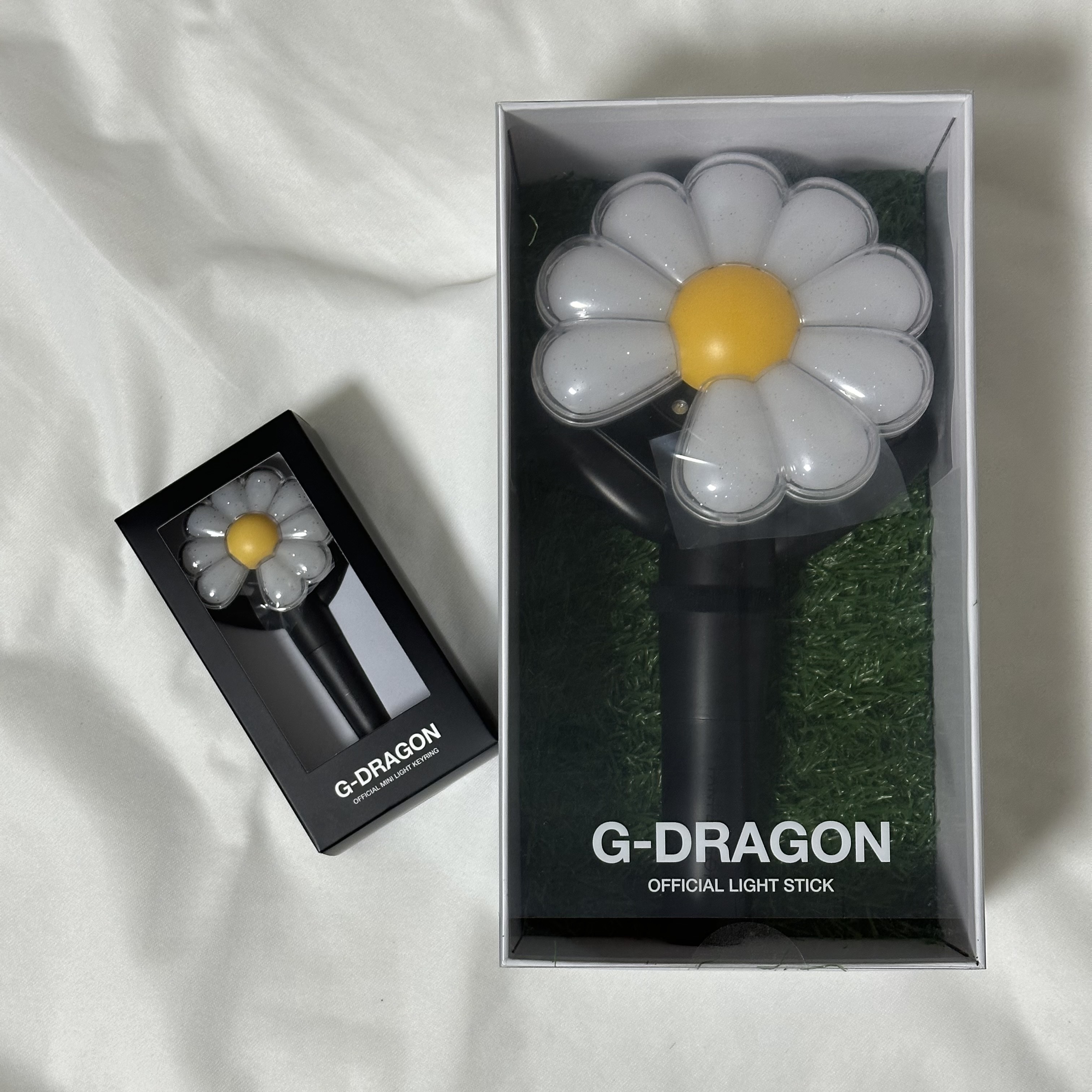 온 러닝 x 포스트 아카이브 팩션 (파프) 클라우드몬스터 2 블랙 마그넷, 지드래곤 위버멘쉬 공식 응원봉 착용 스타일 - 2