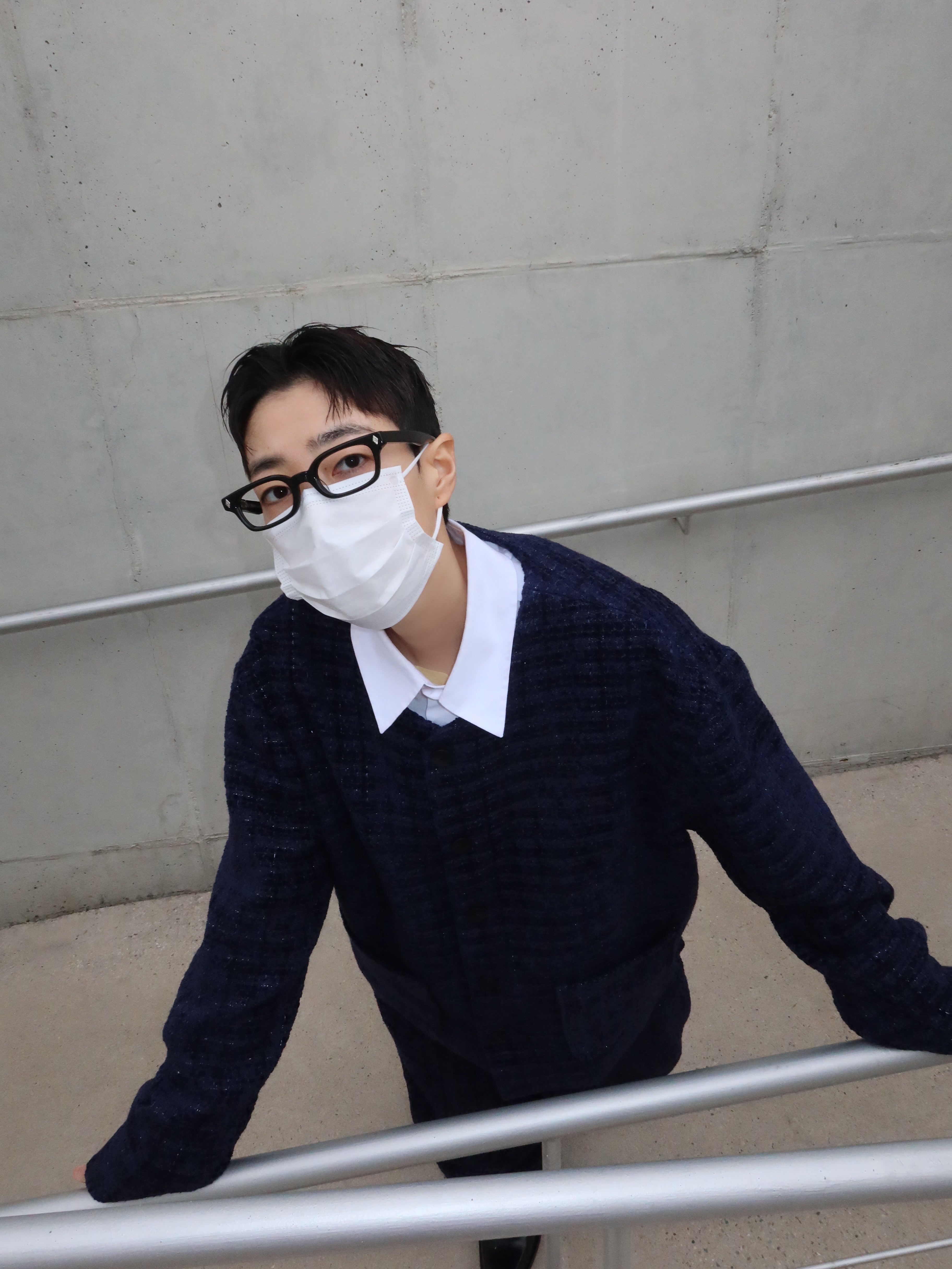 Hono Report Flap Pocket Pants Navy Tweed, Hono Report Collarless  Cardigan Navy Tweed 착용 스타일 - 4
