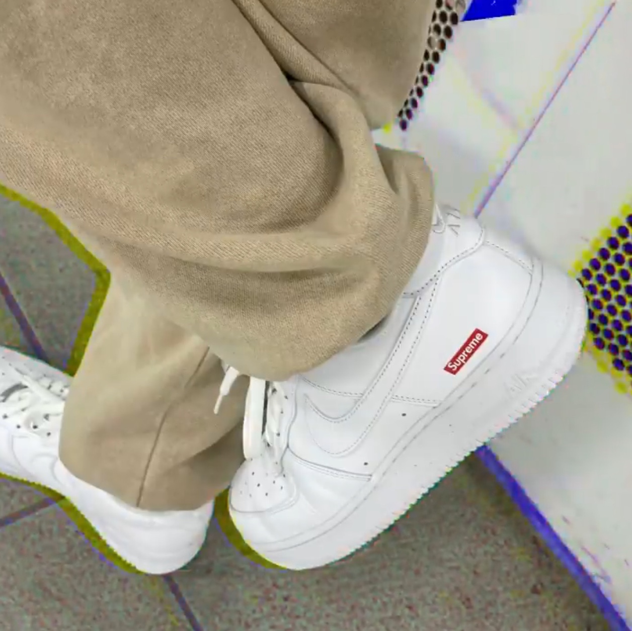 Nike x Supreme Air Force 1 Low White 착용 스타일 - 9