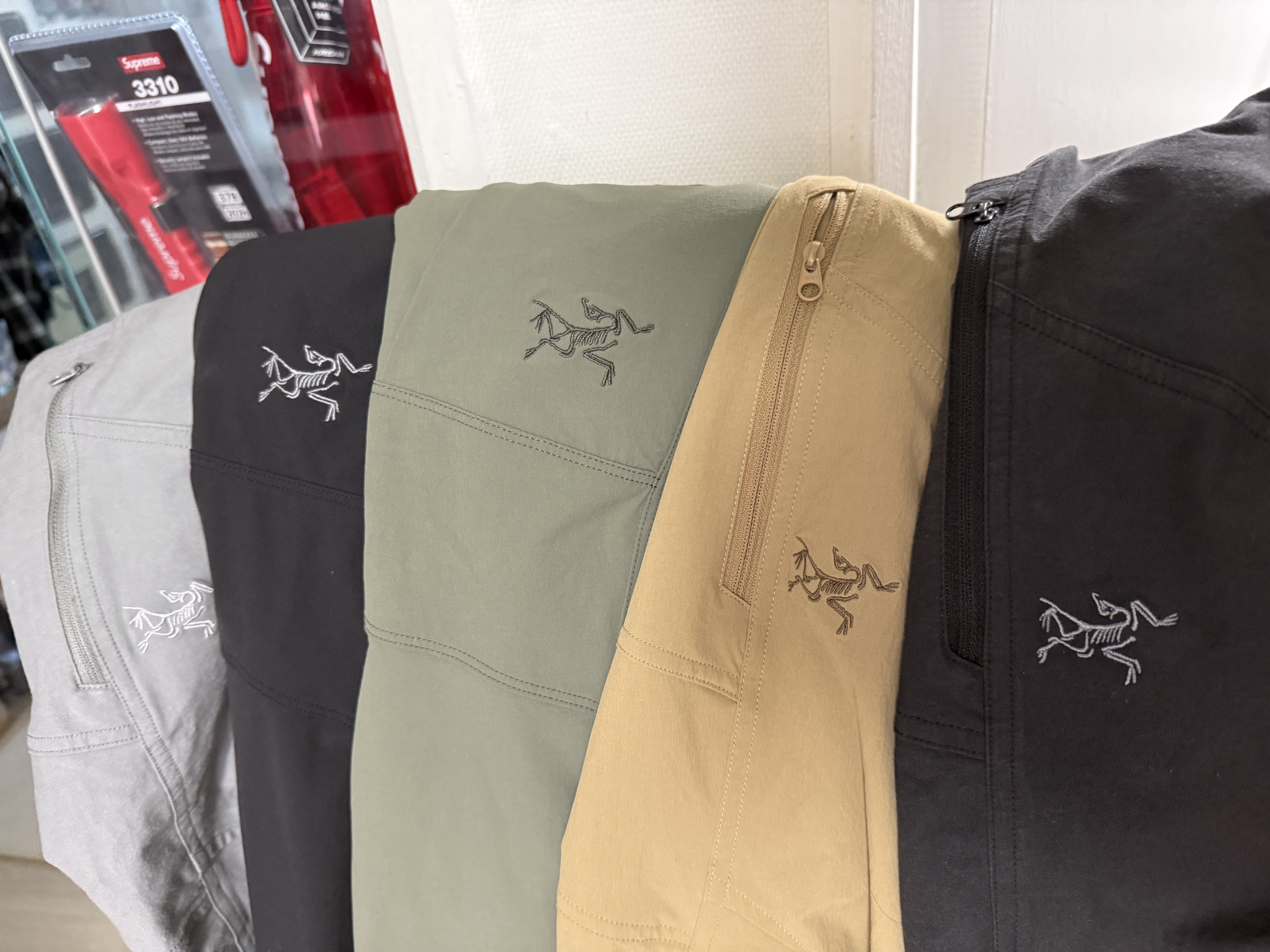 Arc'teryx Cronin Cotton Pants Black, Arc'teryx Cronin Cotton Pants Void 착용 스타일