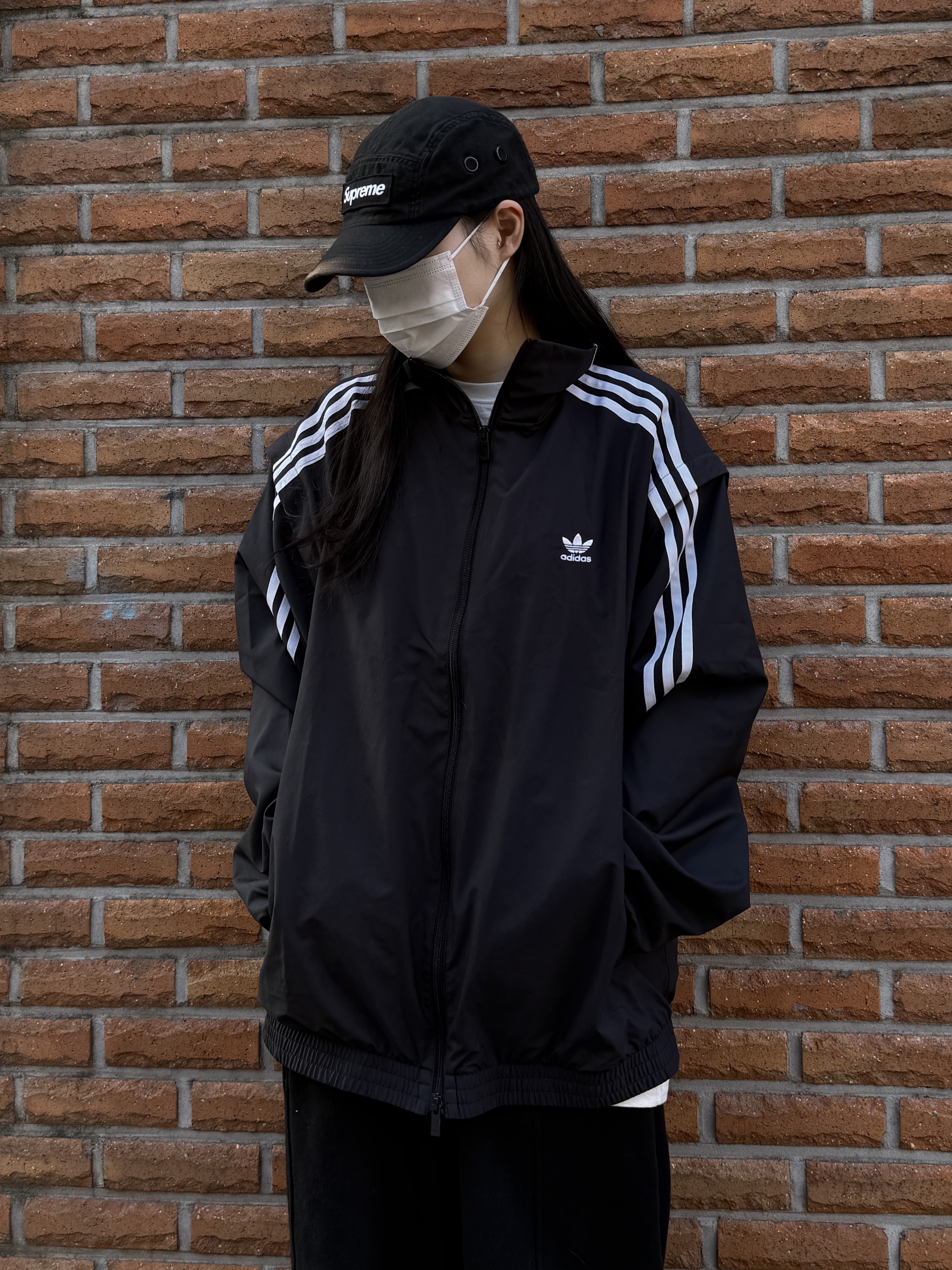 (W) Adidas Adilenium Season 2 Oversized Zip Track Top Gender Neutral Black - KR Sizing 착용 스타일 - 1