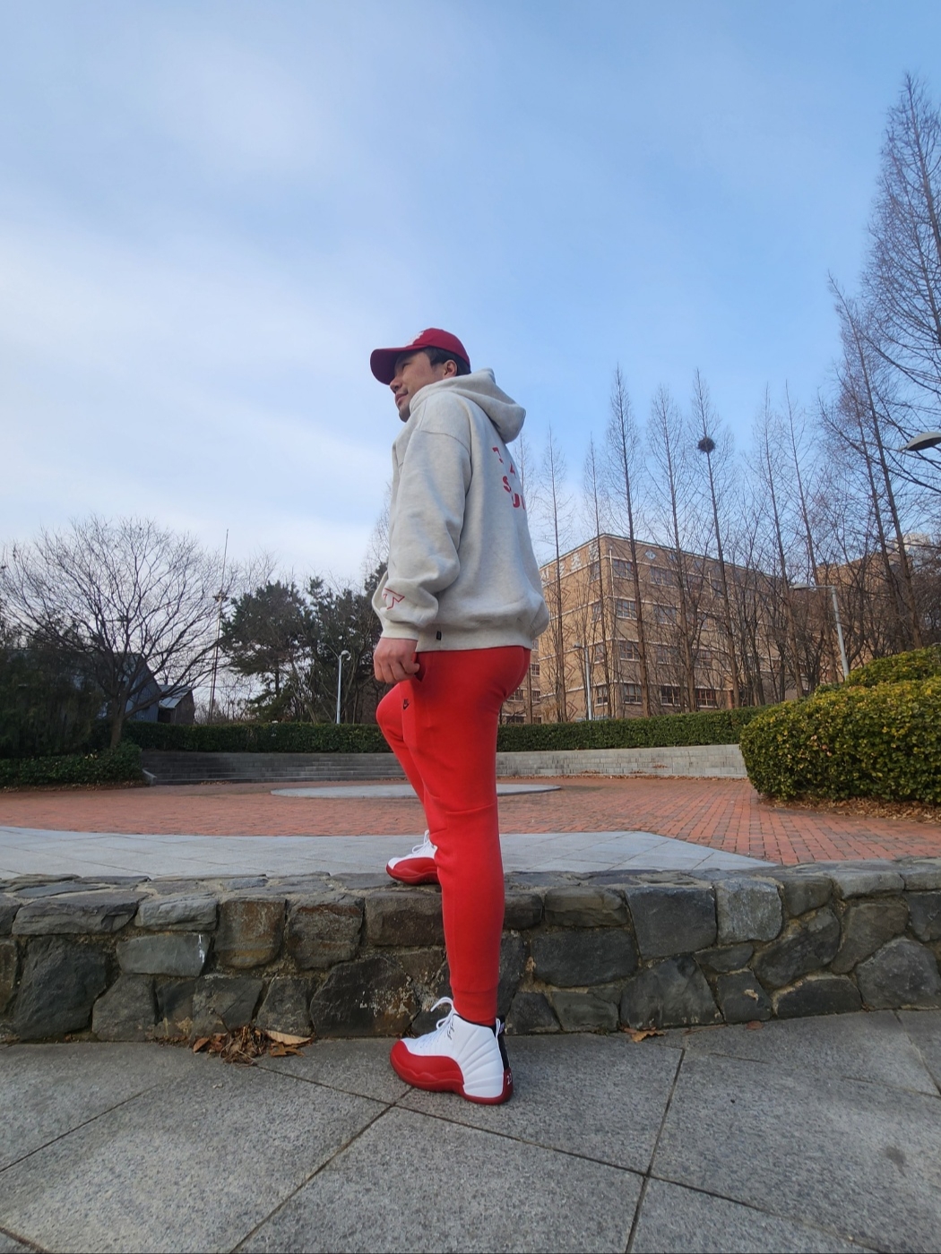 Nike NSW Tech Fleece Slim-Fit Joggers Light University Red Heather Black - Asia, Kia Tigers x IAB Studio V12 Hoodie Ivory 착용 스타일