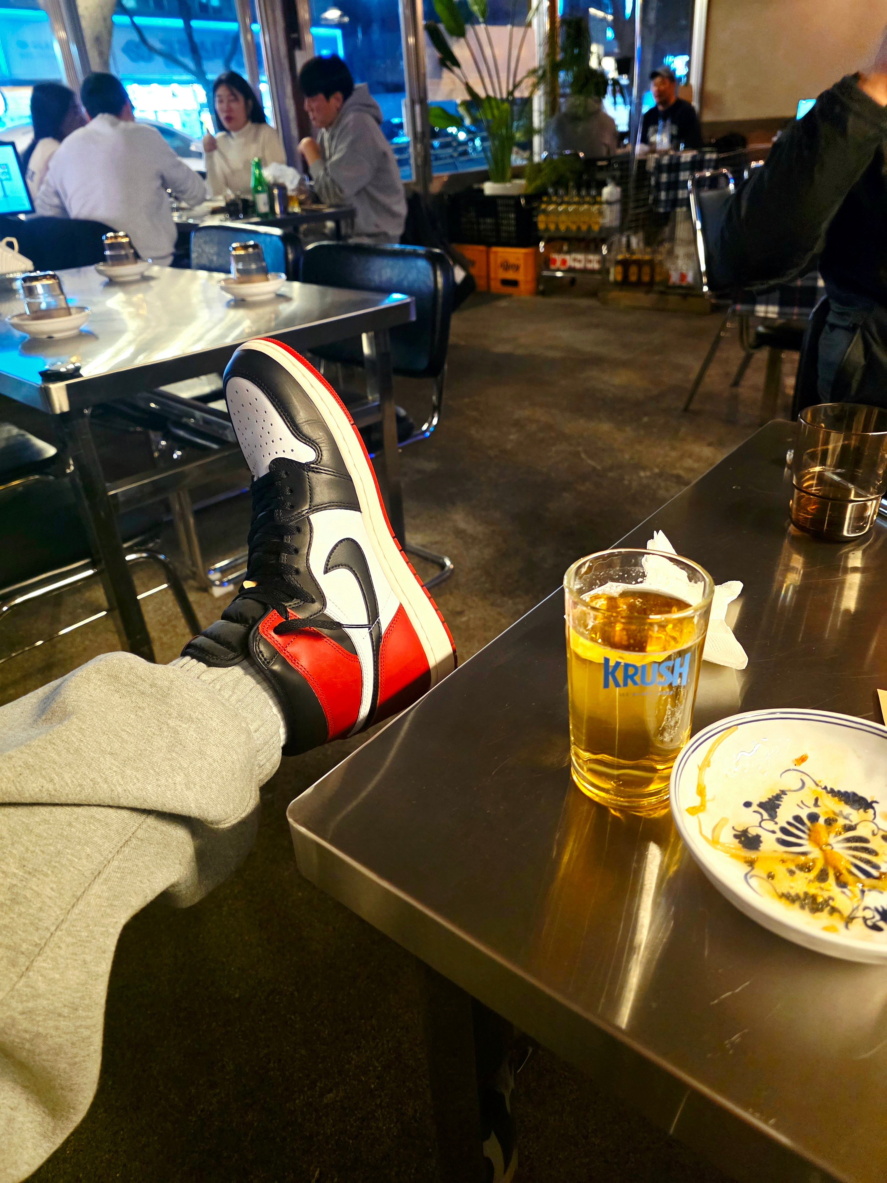 Supreme x Nike Sweatpant Heather Grey - 24SS, Supreme x Jordan Biggie S/S Top Black - 24FW 착용 스타일 - 1