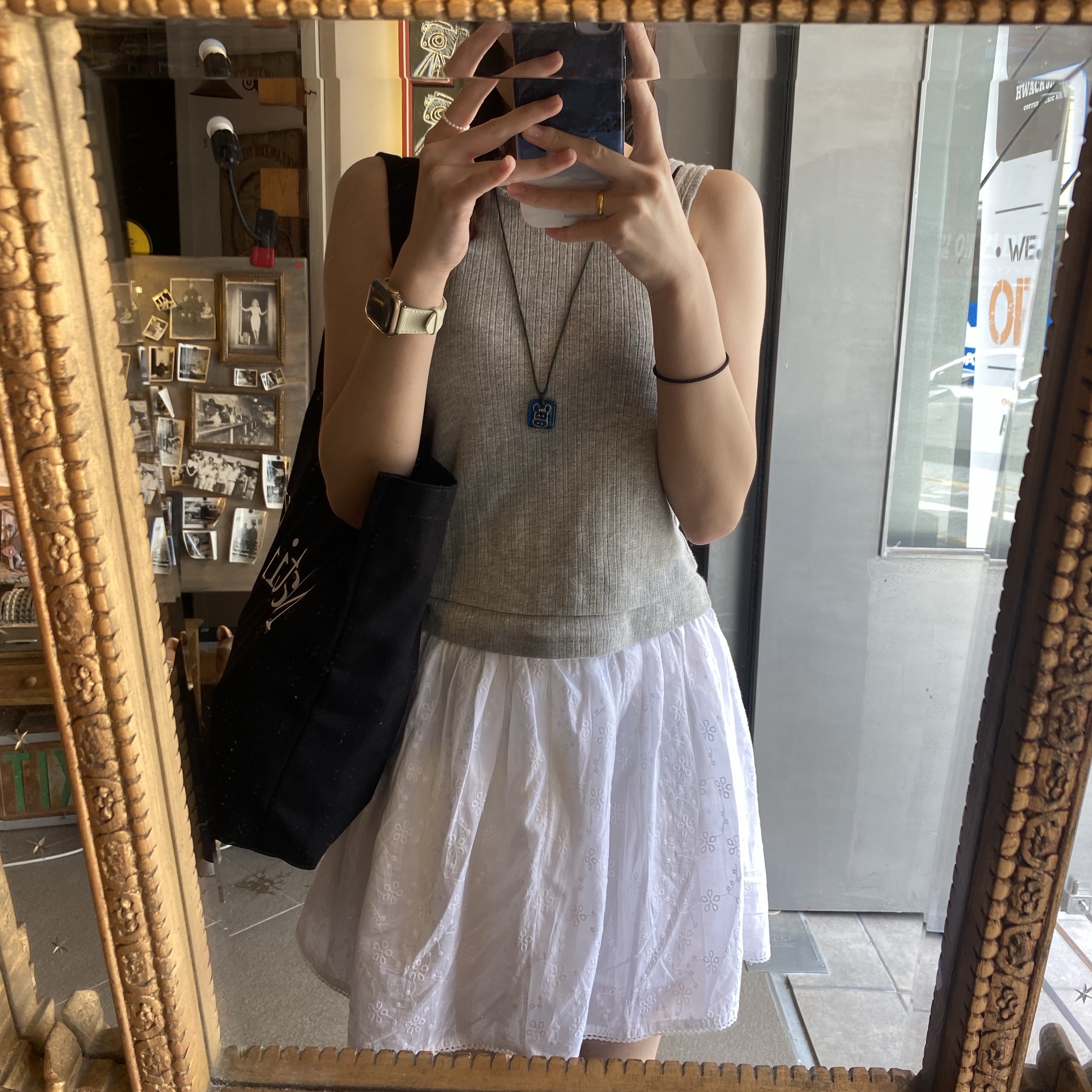 Matin Kim Matin Logo Ecobag Black, Apple Watch SE 2024 40mm GPS Starlight Aluminium Case with Sport Band S/M Starlight (Korean Ver.) 착용 스타일