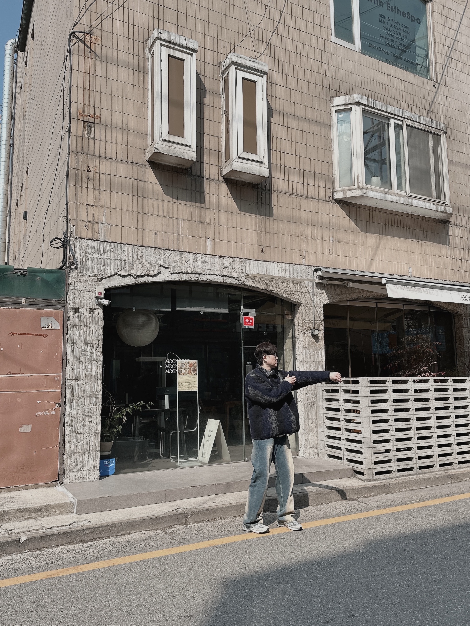 뉴발란스 993 메이드 인 USA 그레이 - D 스탠다드, 루이비통 체인 링크 브레이슬릿 실버 착용 스타일 - 1
