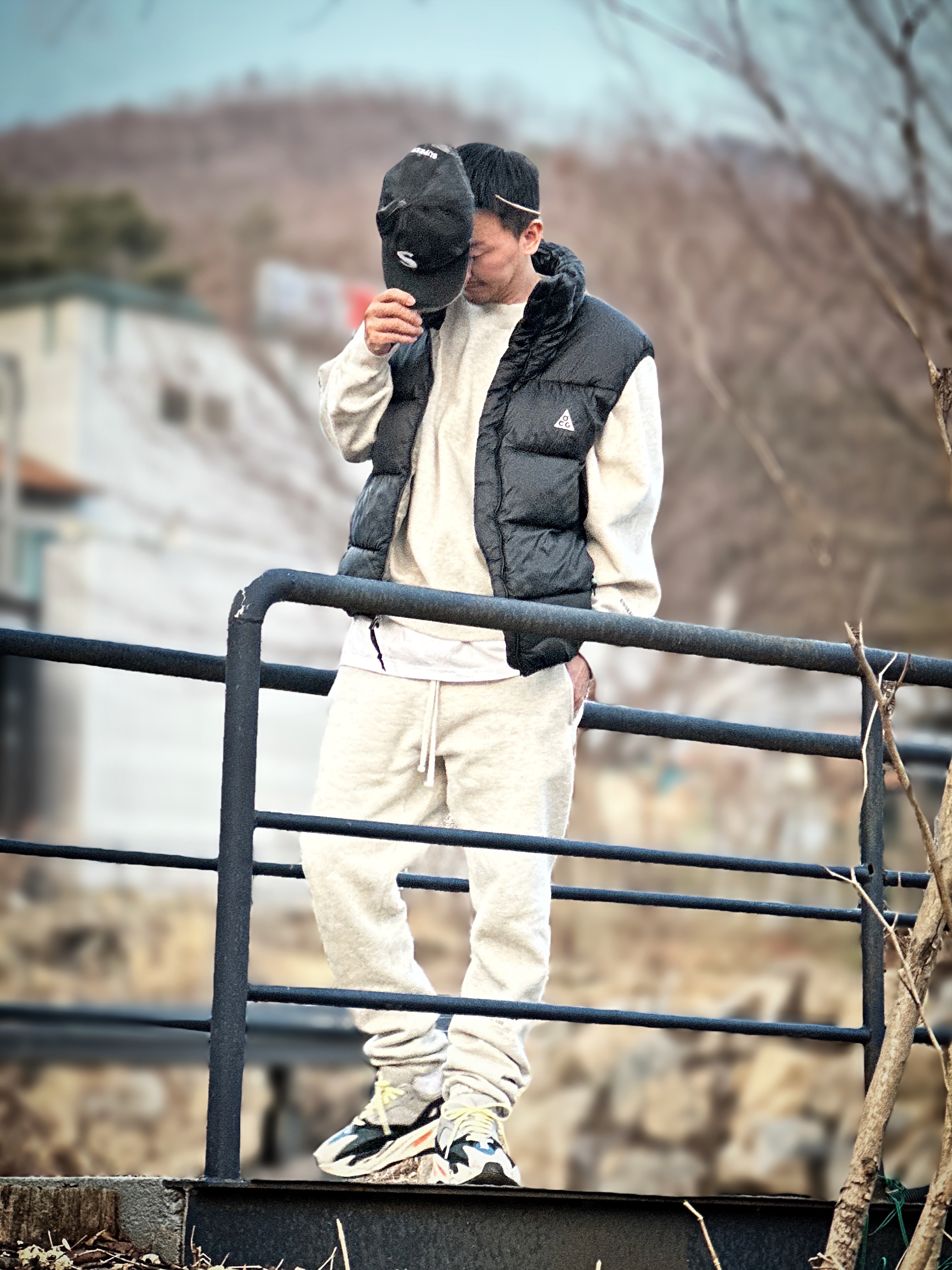 Supreme Pigment Canvas S Logo 6-Panel Black - 23SS, Nike ACG Therma-Fit ADV Lunar Lake Puffer Vest Black - Asia 착용 스타일