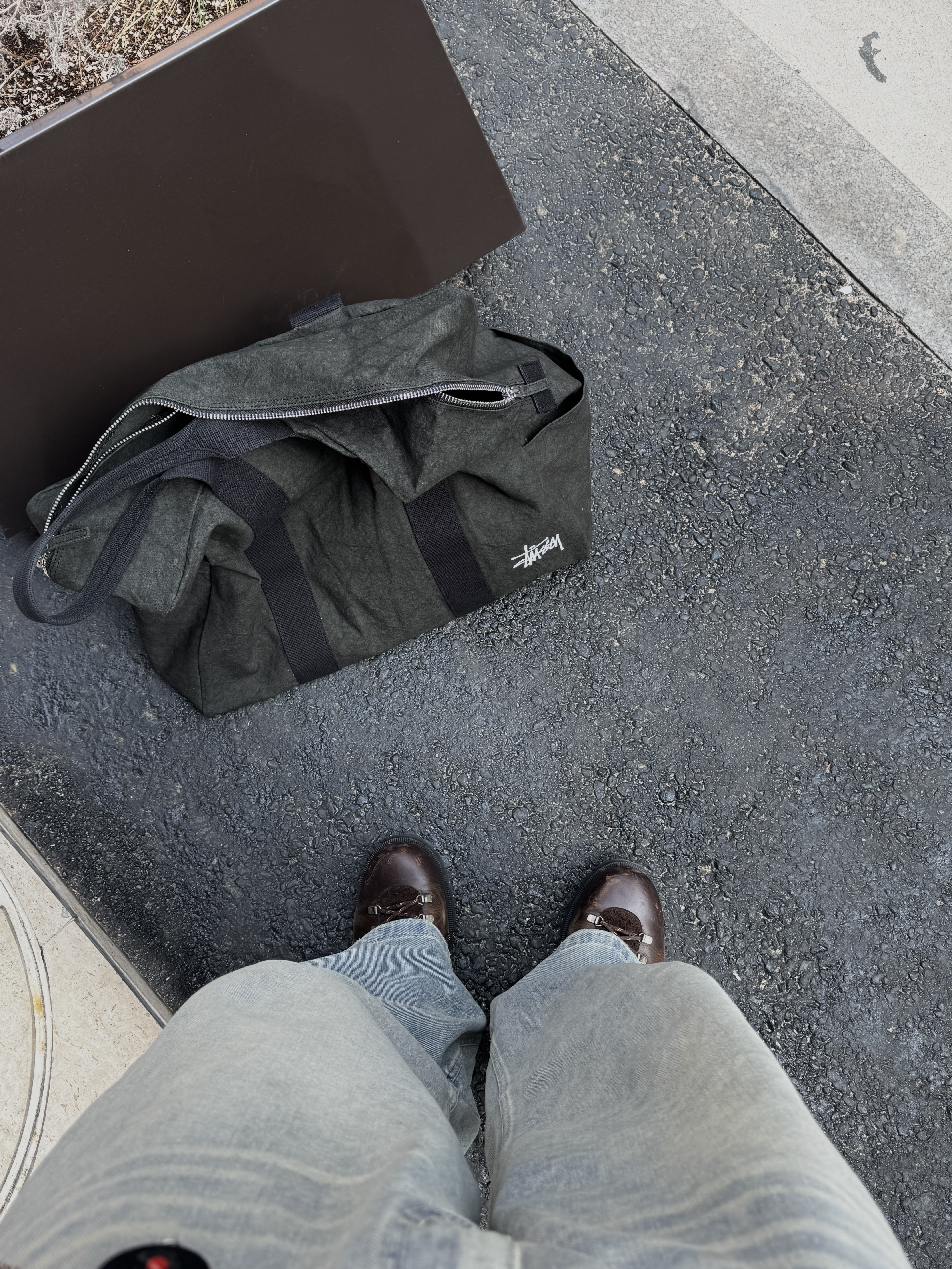 Stussy Canvas Flight Bag Washed Black 착용 스타일 - 3