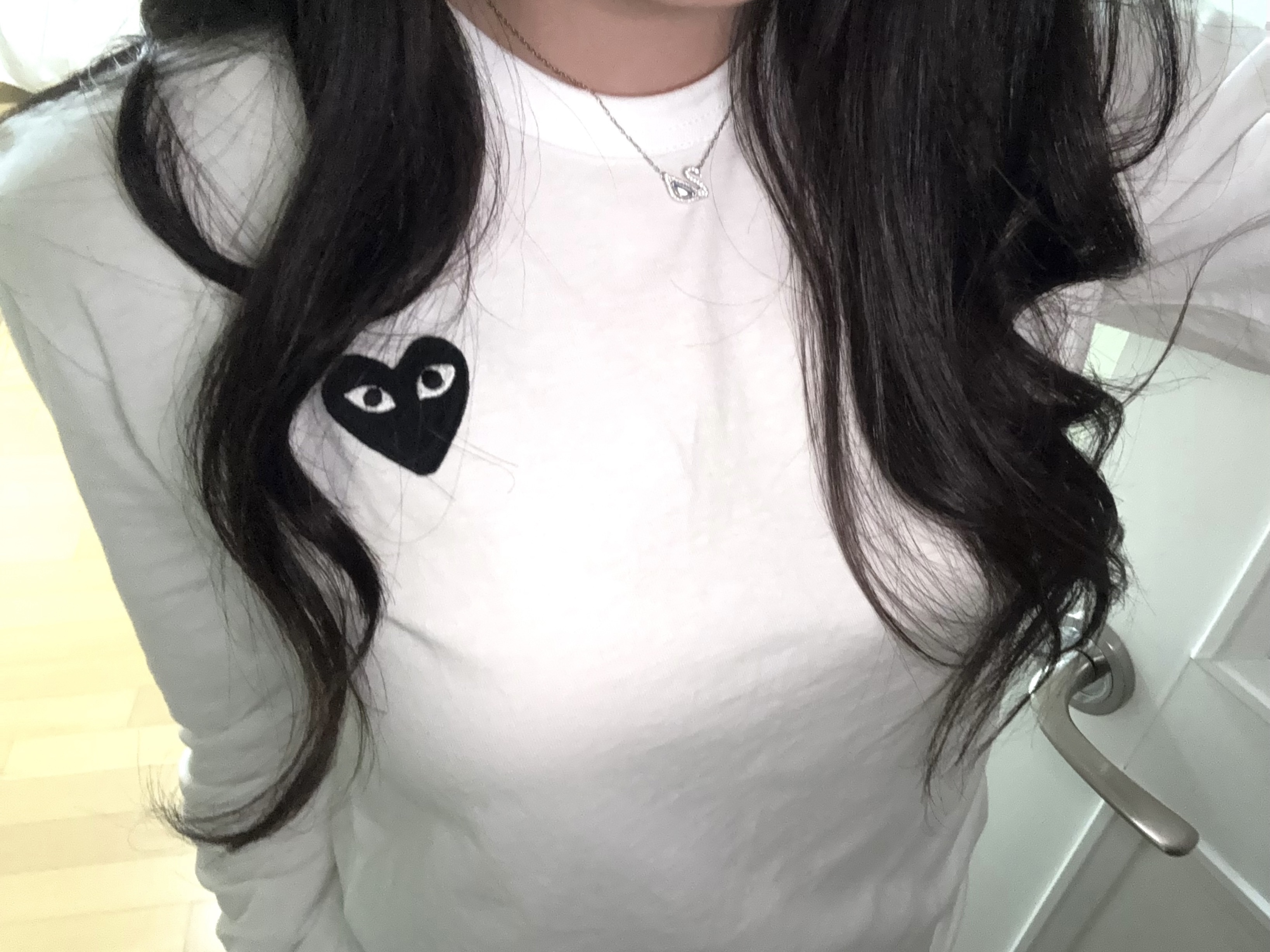 Play Comme des Garcons Black Heart LS T-Shirt White 착용 스타일