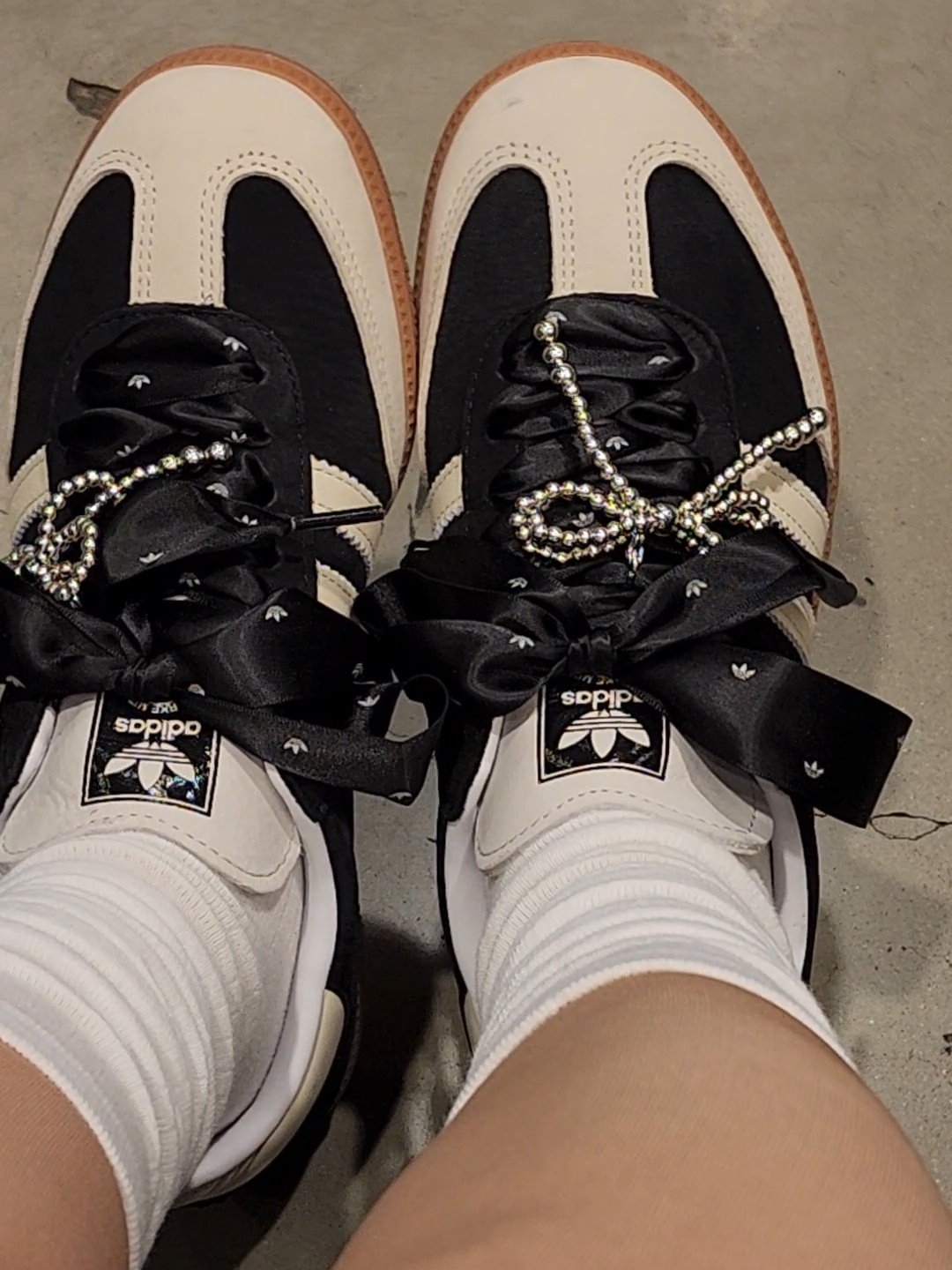 (W) Adidas Samba OG Core Black Wonder White 착용 스타일
