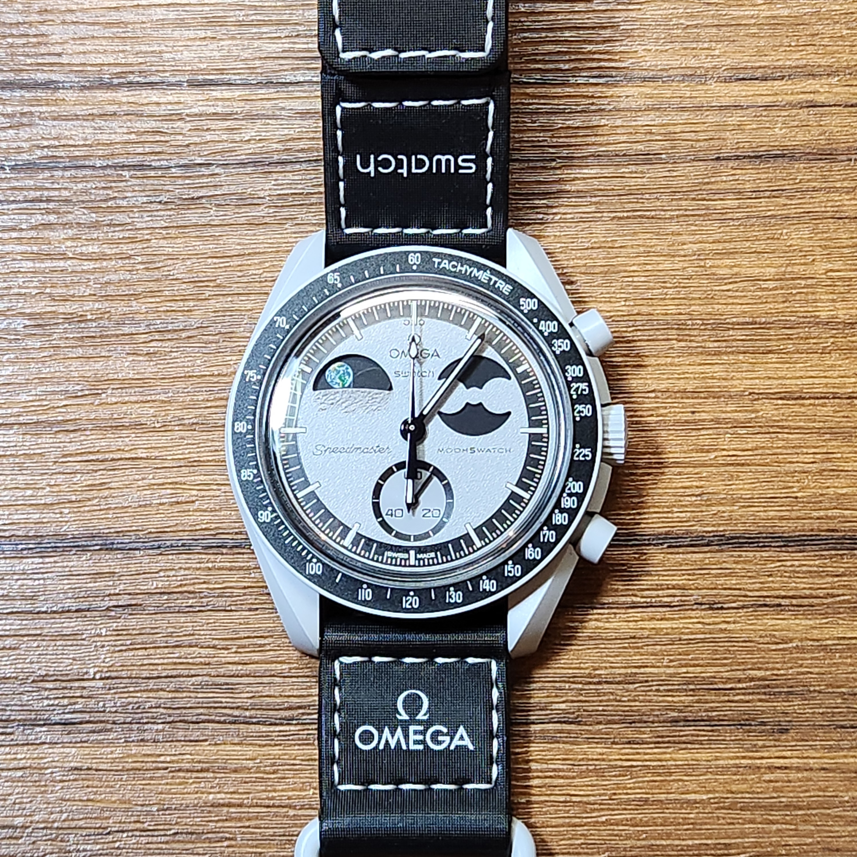 Swatch x Omega Bioceramic MoonSwatch Mission To Earthphase 착용 스타일 - 2