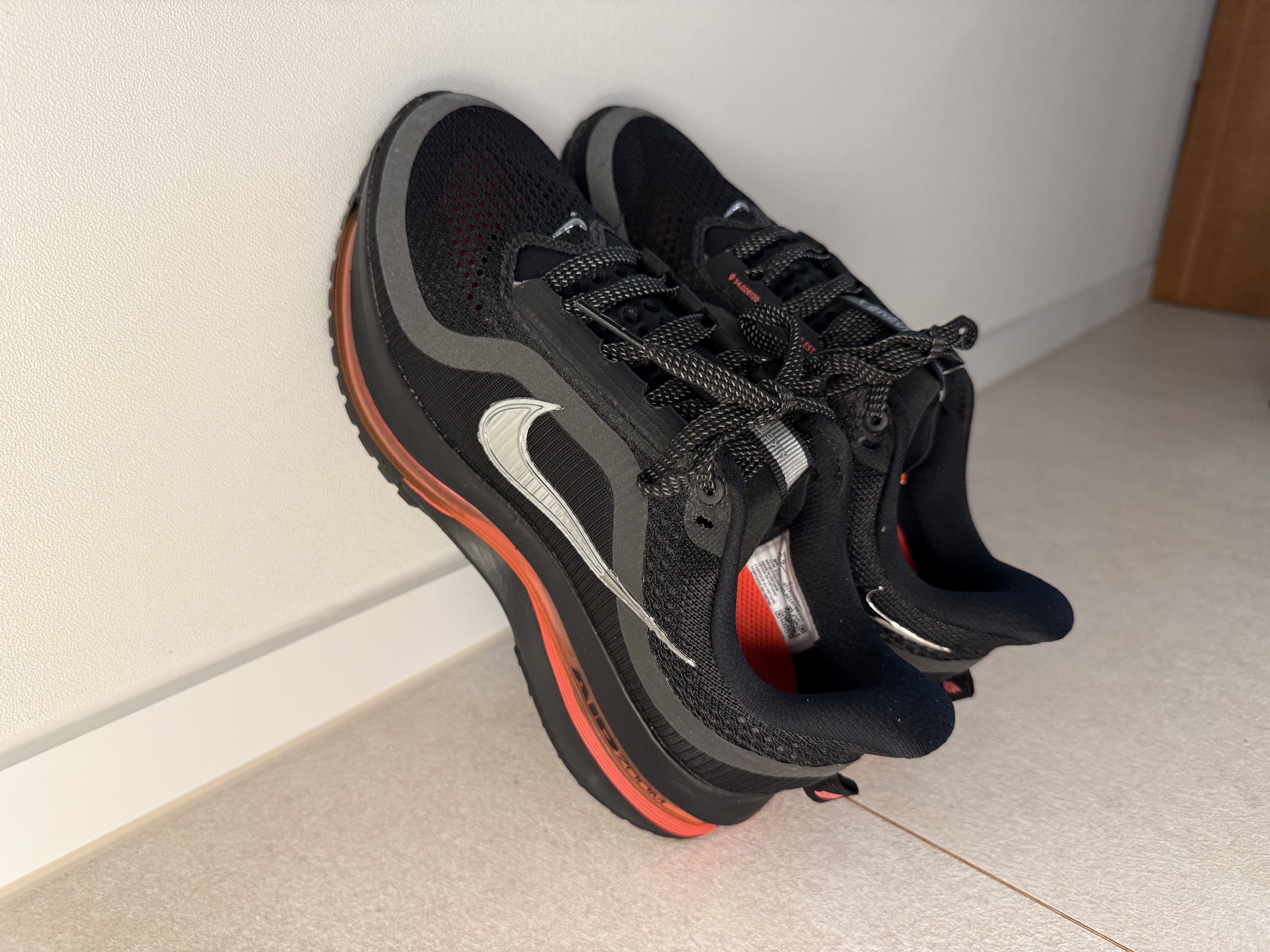 (W) Nike Pegasus Premium Black Bright Crimson, Nike Pegasus Premium Black Bright Crimson 착용 스타일 - 5