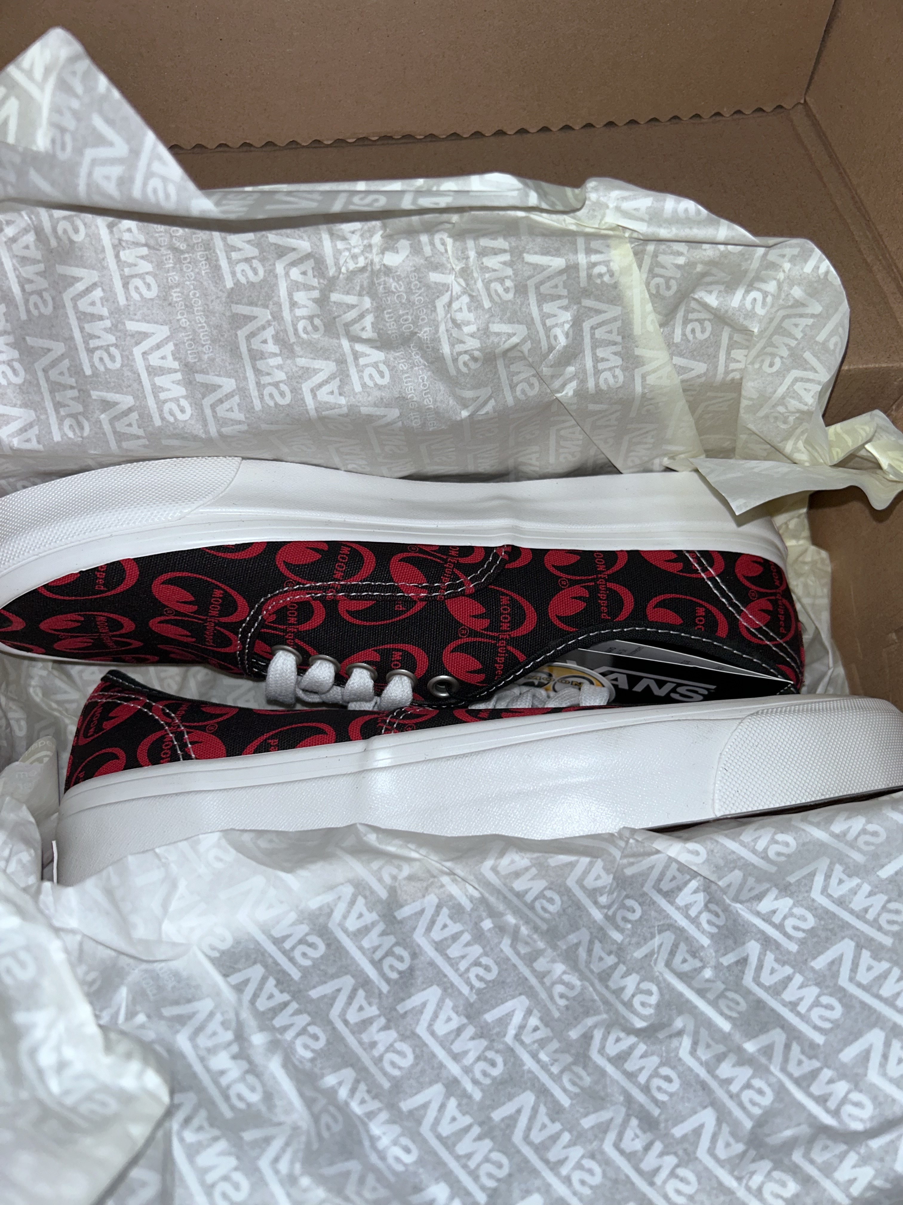 Vans x Mooneyes Authentic 44 DX Anaheim Factory Red 착용 스타일 - 6