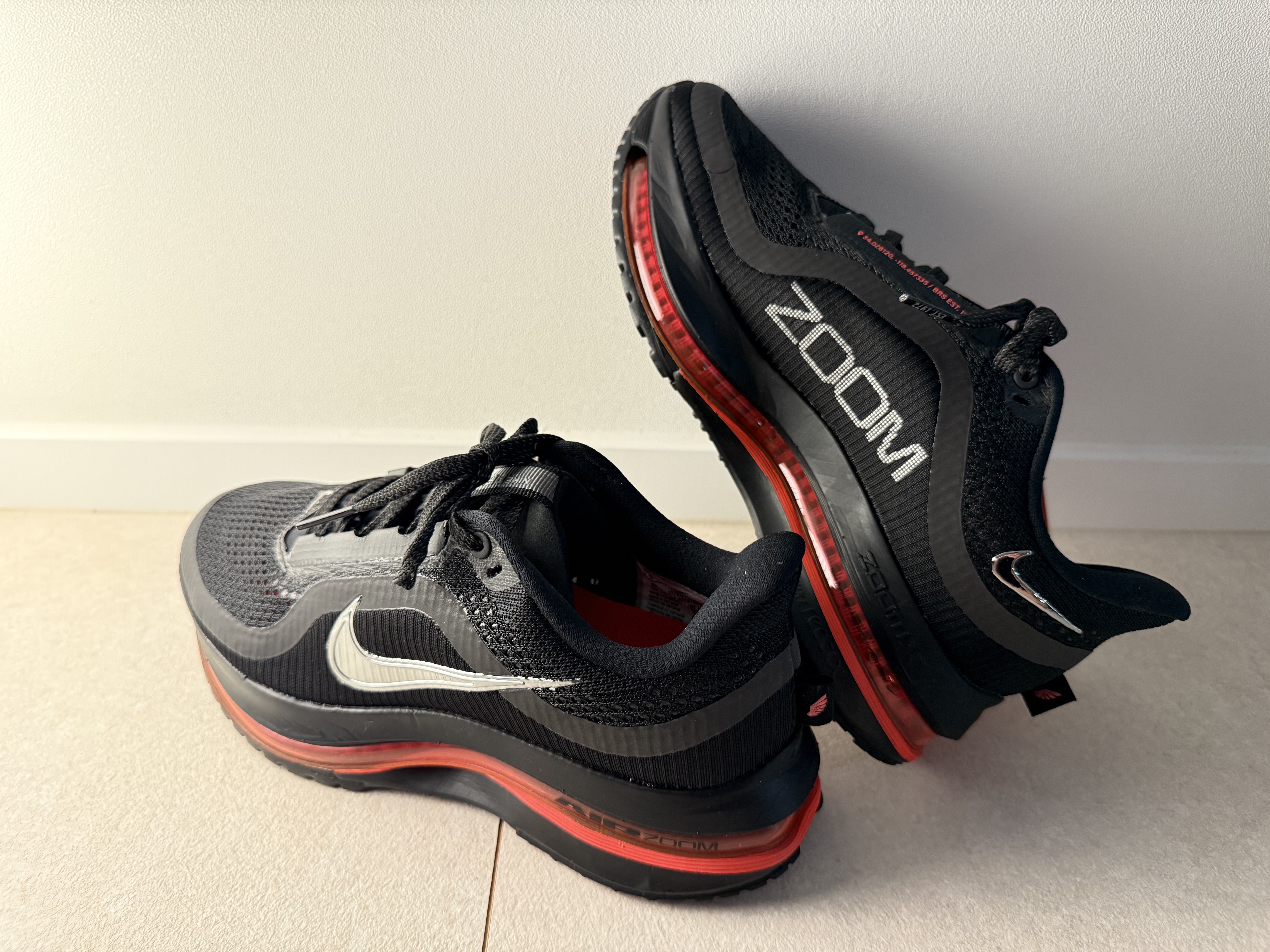 (W) Nike Pegasus Premium Black Bright Crimson, Nike Pegasus Premium Black Bright Crimson 착용 스타일 - 1