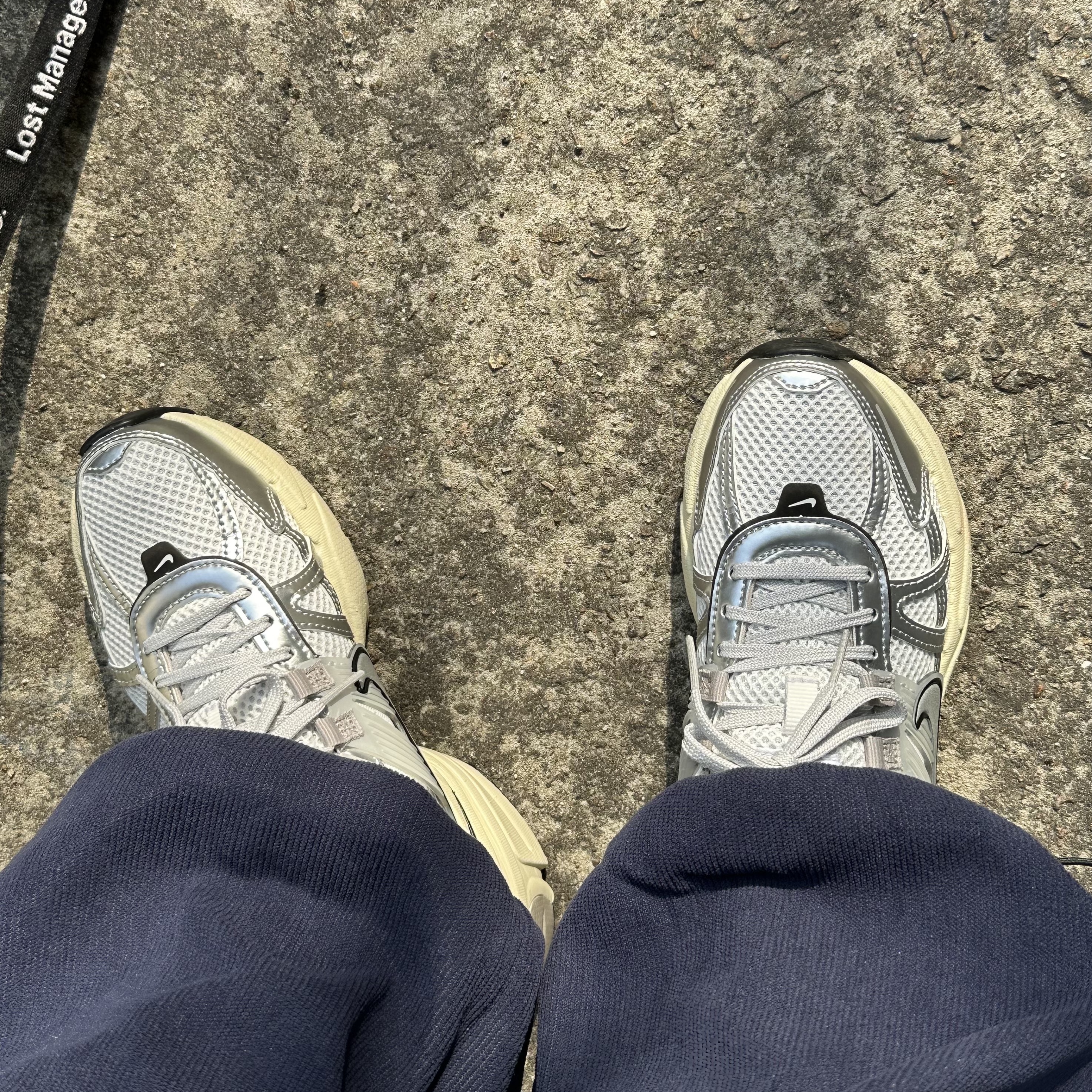 Nike V2K Run Summit White Metallic Silver 착용 스타일