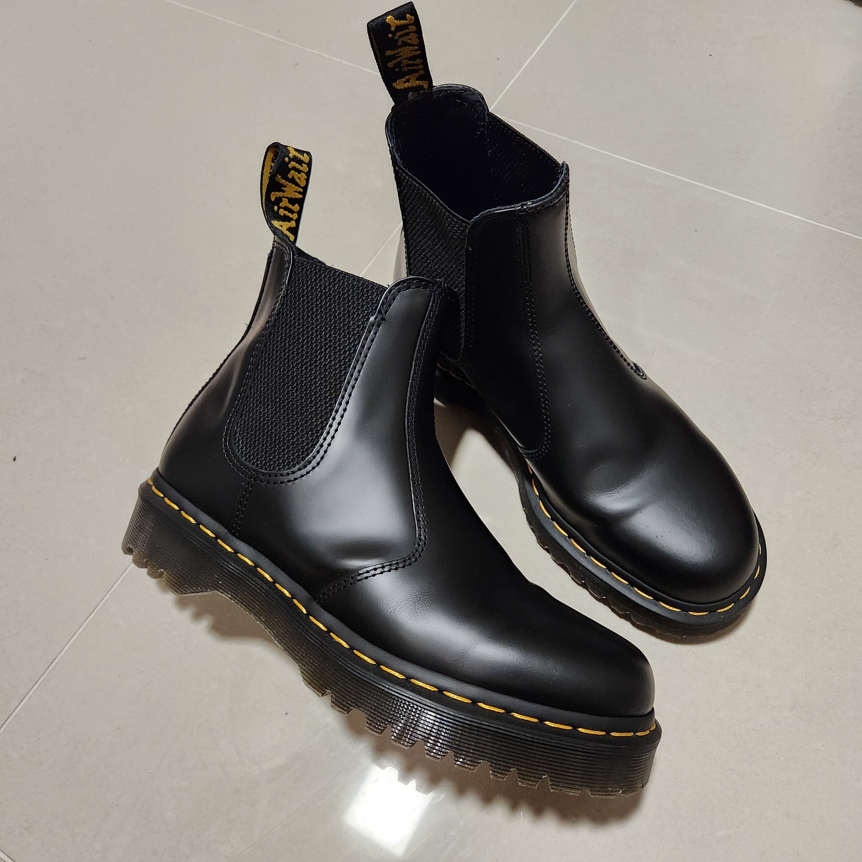 Dr. Martens 2976 Bex Black Smooth 착용 스타일