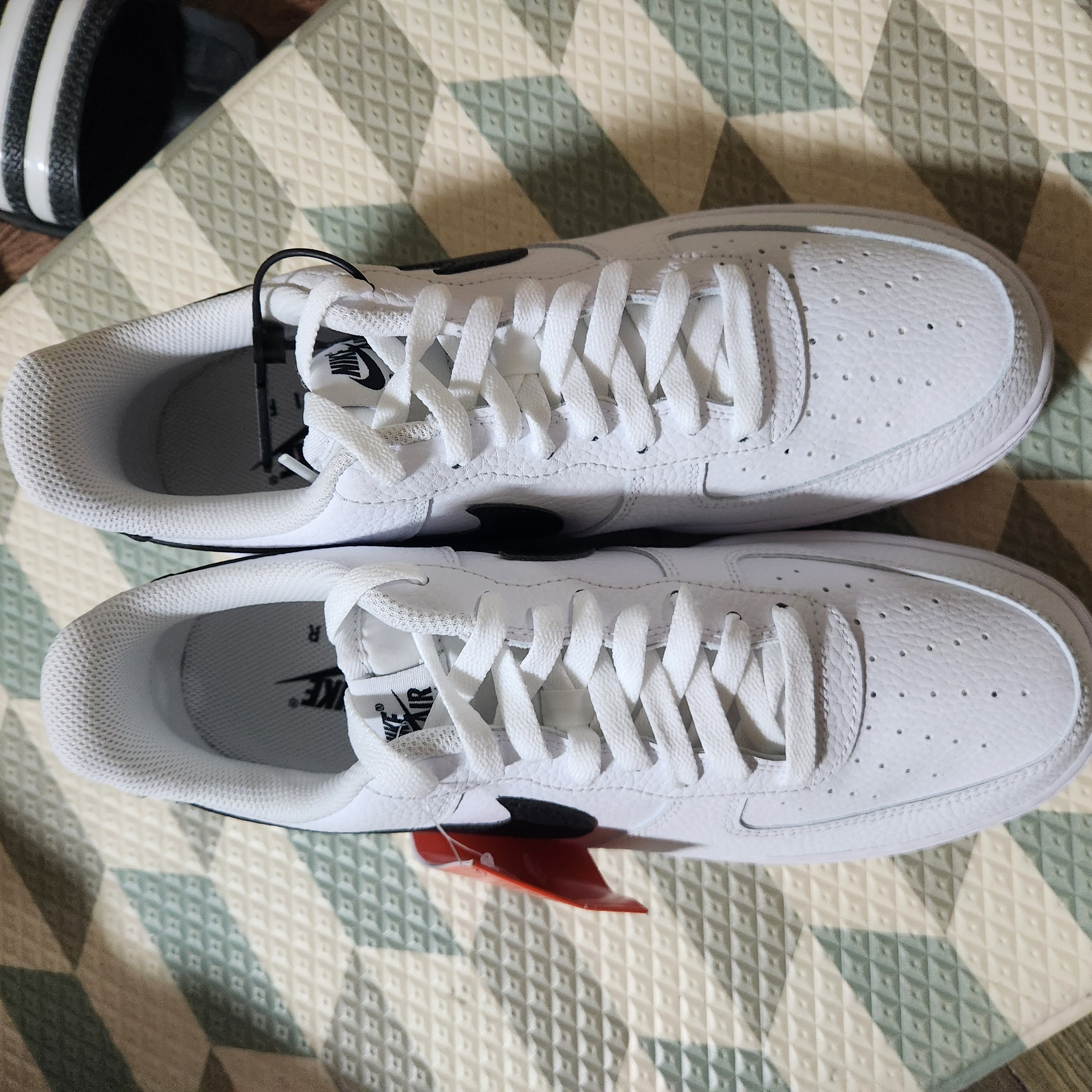 Nike Air Force 1 '07 White Black 착용 스타일 - 2