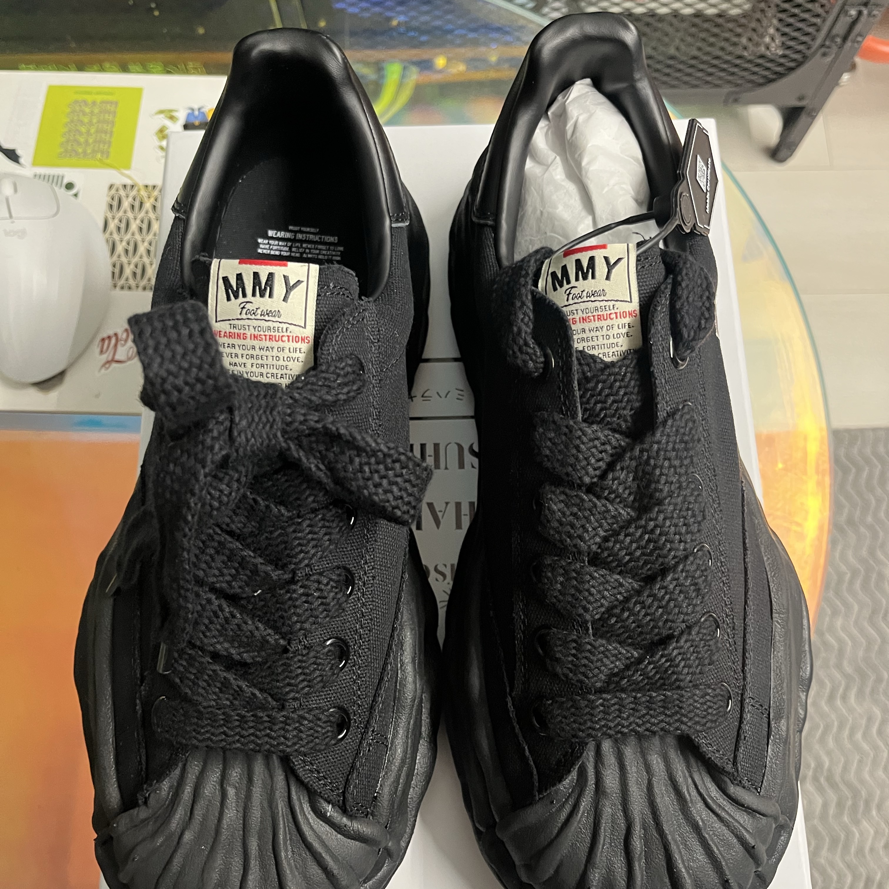 Maison Mihara Yasuhiro Blakey OG Sole Canvas Low-top Sneakers Black Black 착용 스타일 - 2