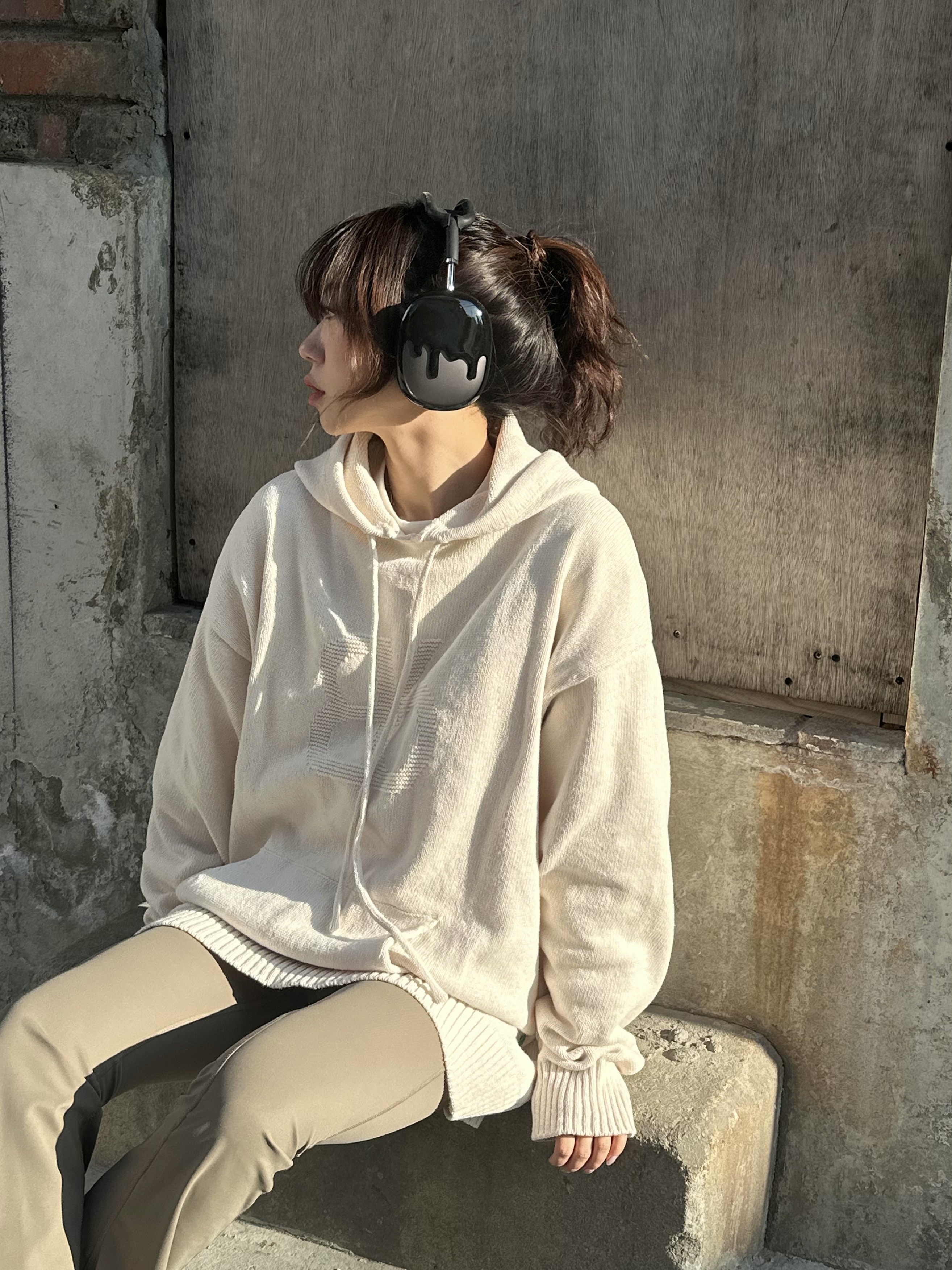 Salomon XT-6 ADV White, Apple AirPods Max Lightning Space Gray (Korean Ver.) 착용 스타일 - 5