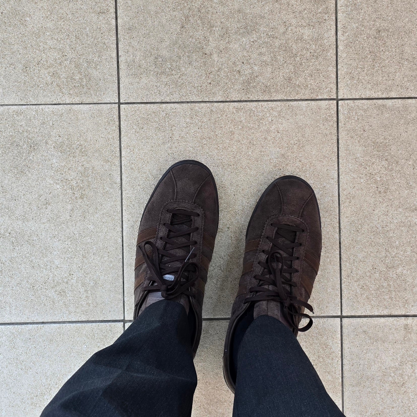 Adidas Tobacco Gruen Dark Brown 착용 스타일
