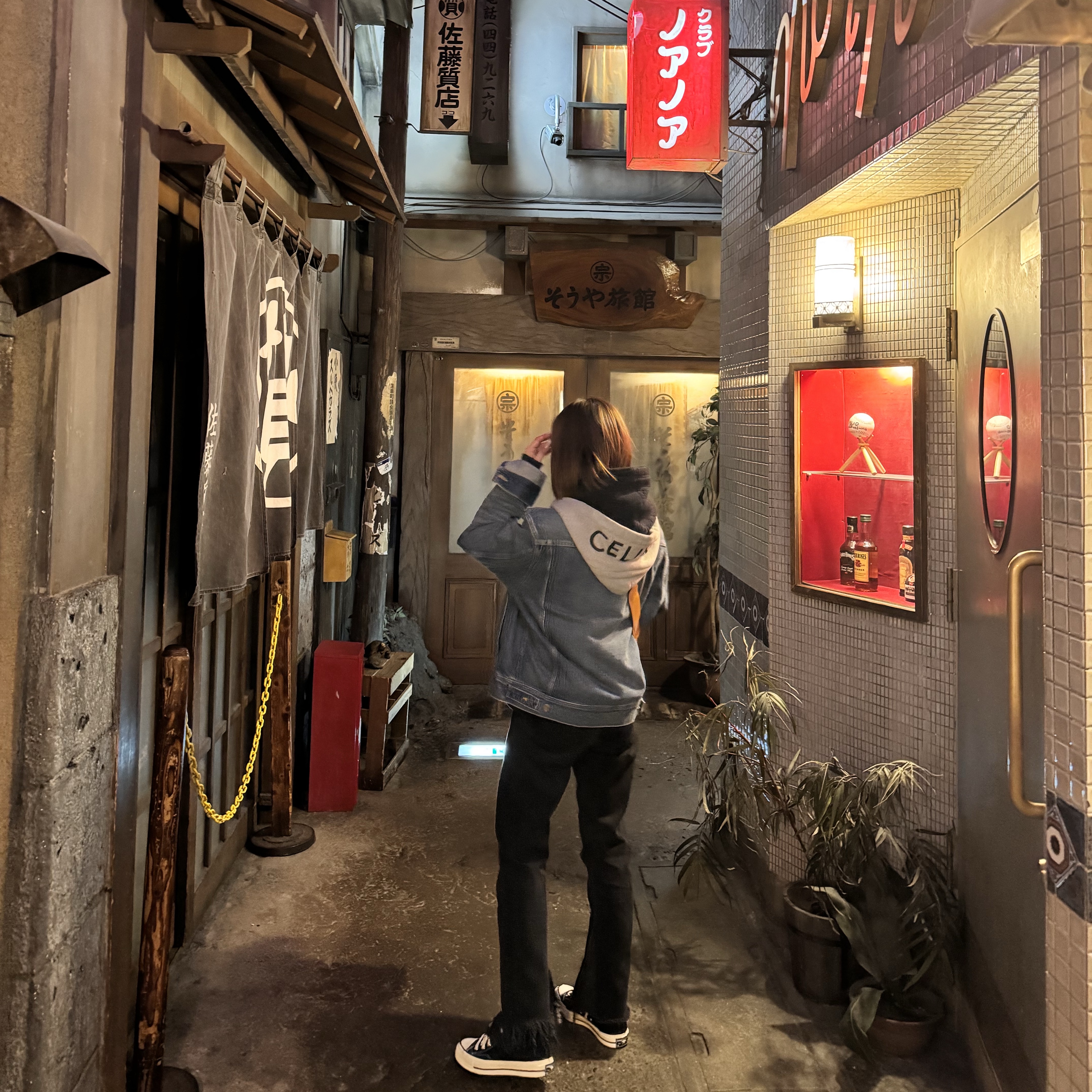 Celine Trucker Jacket in Union Wash Denim Union Wash, Converse Chuck 70 Hi Black ์ฐฉ์ฉ ์คํ์ผ - 1