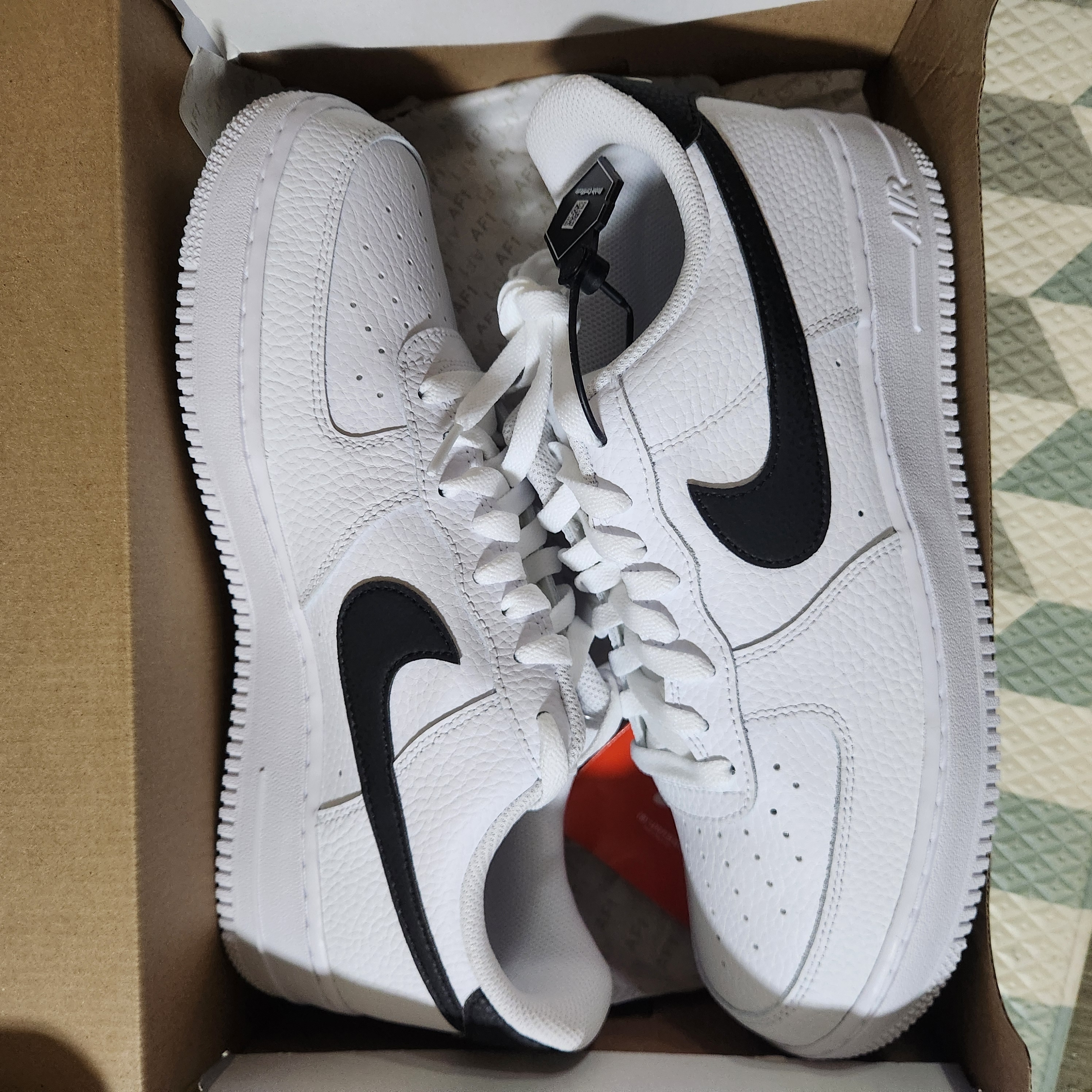 Nike Air Force 1 '07 White Black 착용 스타일 - 1