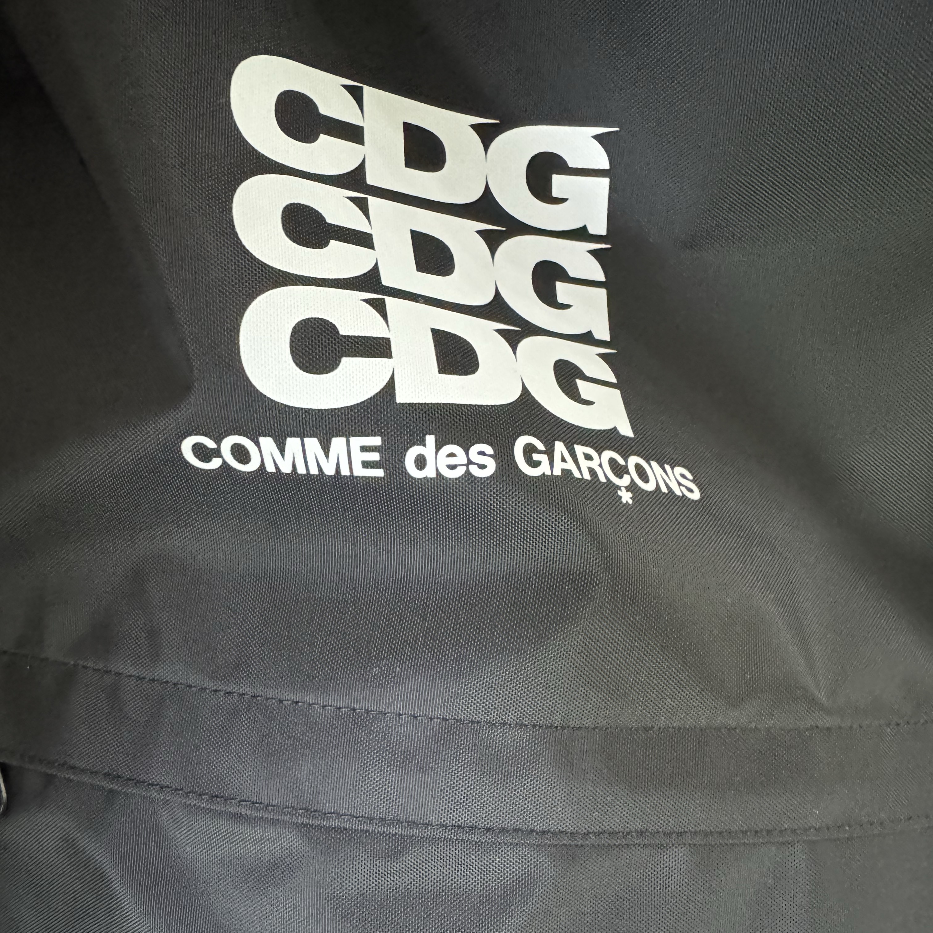 CDG Backpack Black 착용 스타일
