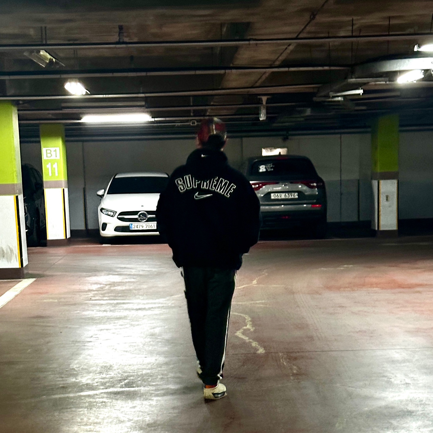 Supreme x Nike Arc Corduroy Hooded Jacket Black - 22SS, Supreme x Stone Island Stripe Sweatpants Black - 22SS 착용 스타일