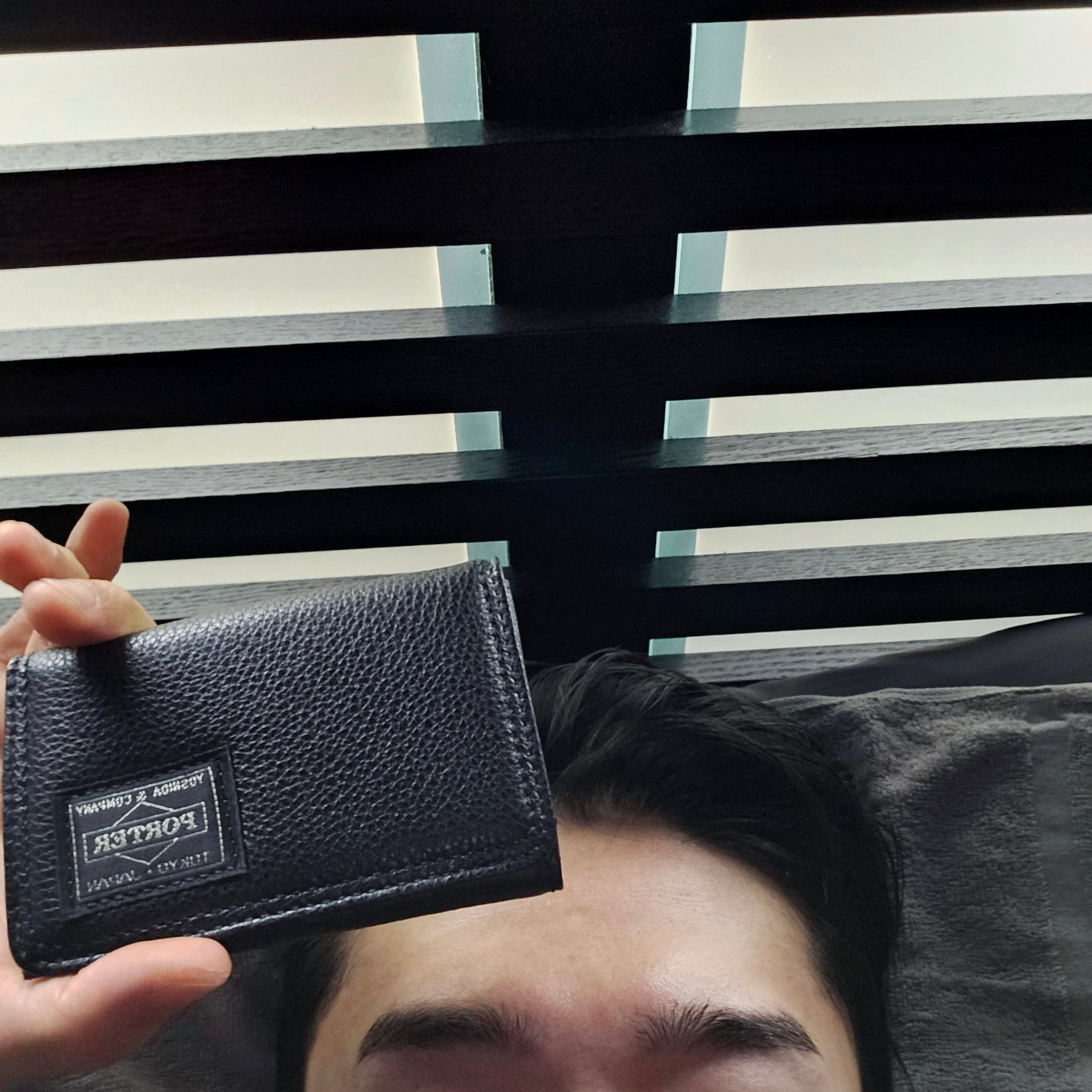 Porter Calm Card Case Black 착용 스타일